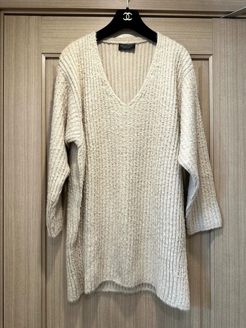 Balenciaga Balenciaga size 1 Solid V-Neck Pullover Midi Long Sleeve Sw Size S / US 4 / IT 40 - 2 Thumbnail
