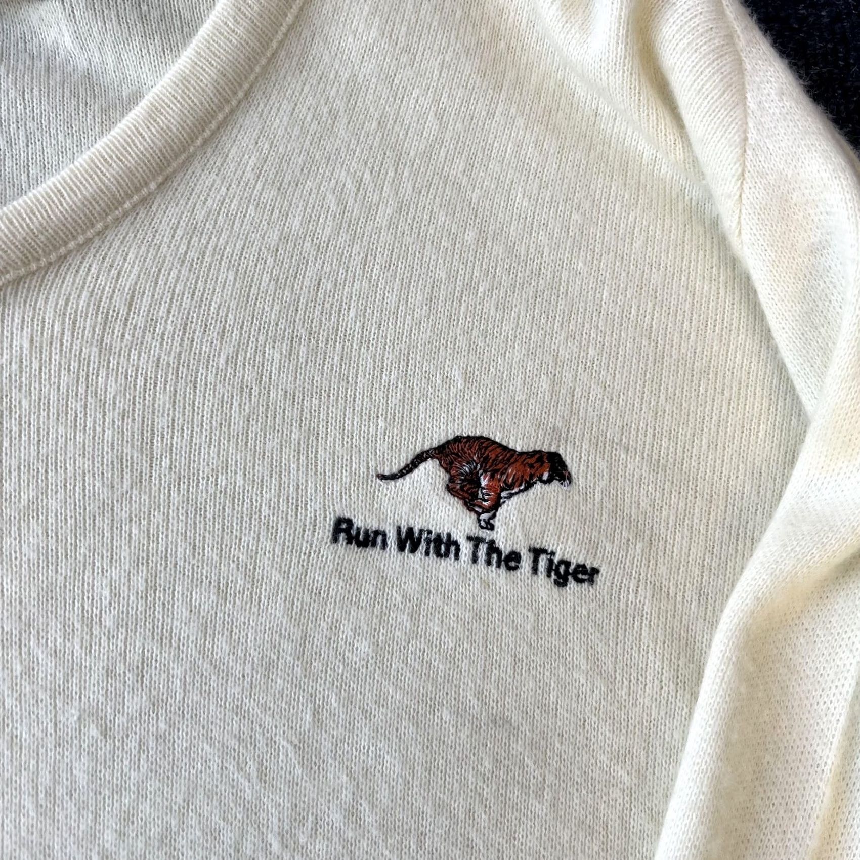 Vintage VINTAGE Pine State Sweater Mens Large White Run With The Tiger Embroidered Pullover USA Size US L / EU 52-54 / 3 - 3 Thumbnail