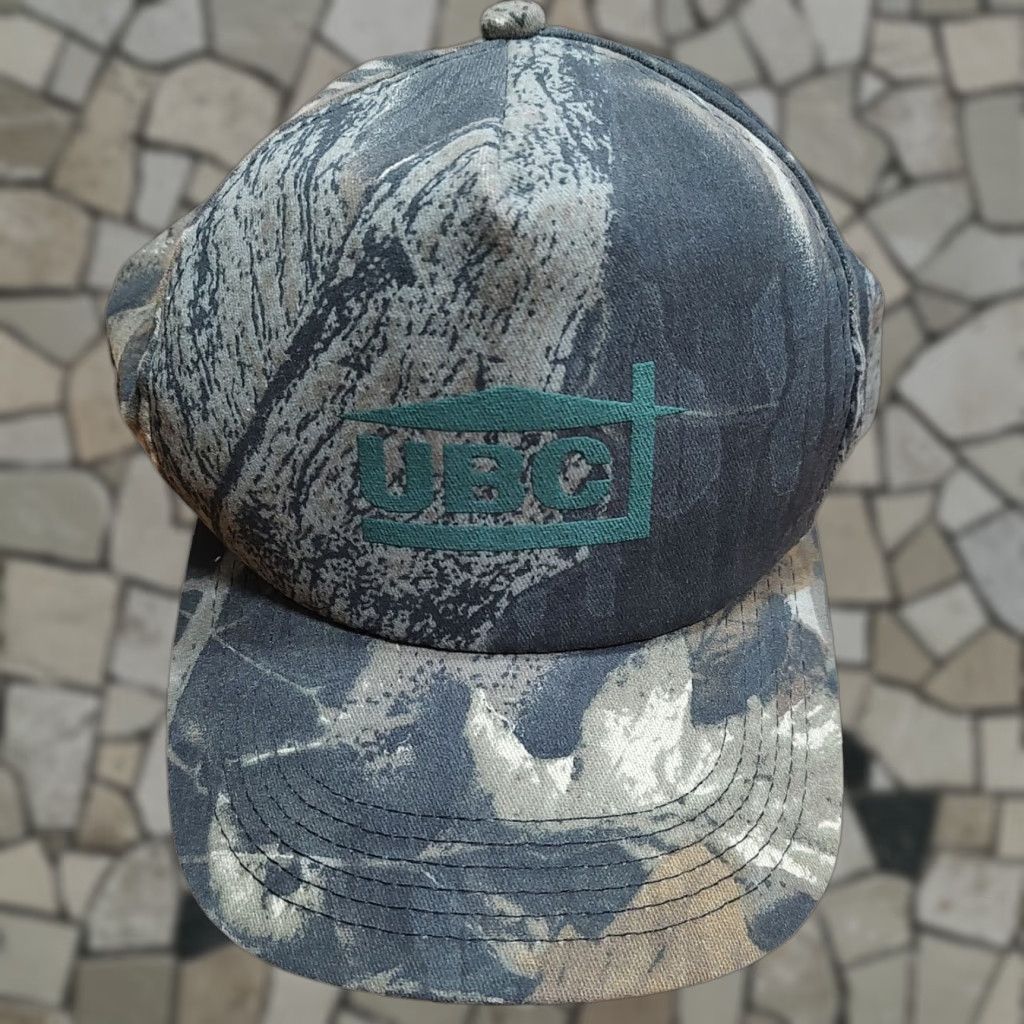Vintage VINTAGE Legend Trucker Hat Camo Camouflage Baseball Cap Adjustable USA Made Mossy Oak Snapback Hat Mens Womens Adults Size ONE SIZE - 1 Thumbnail