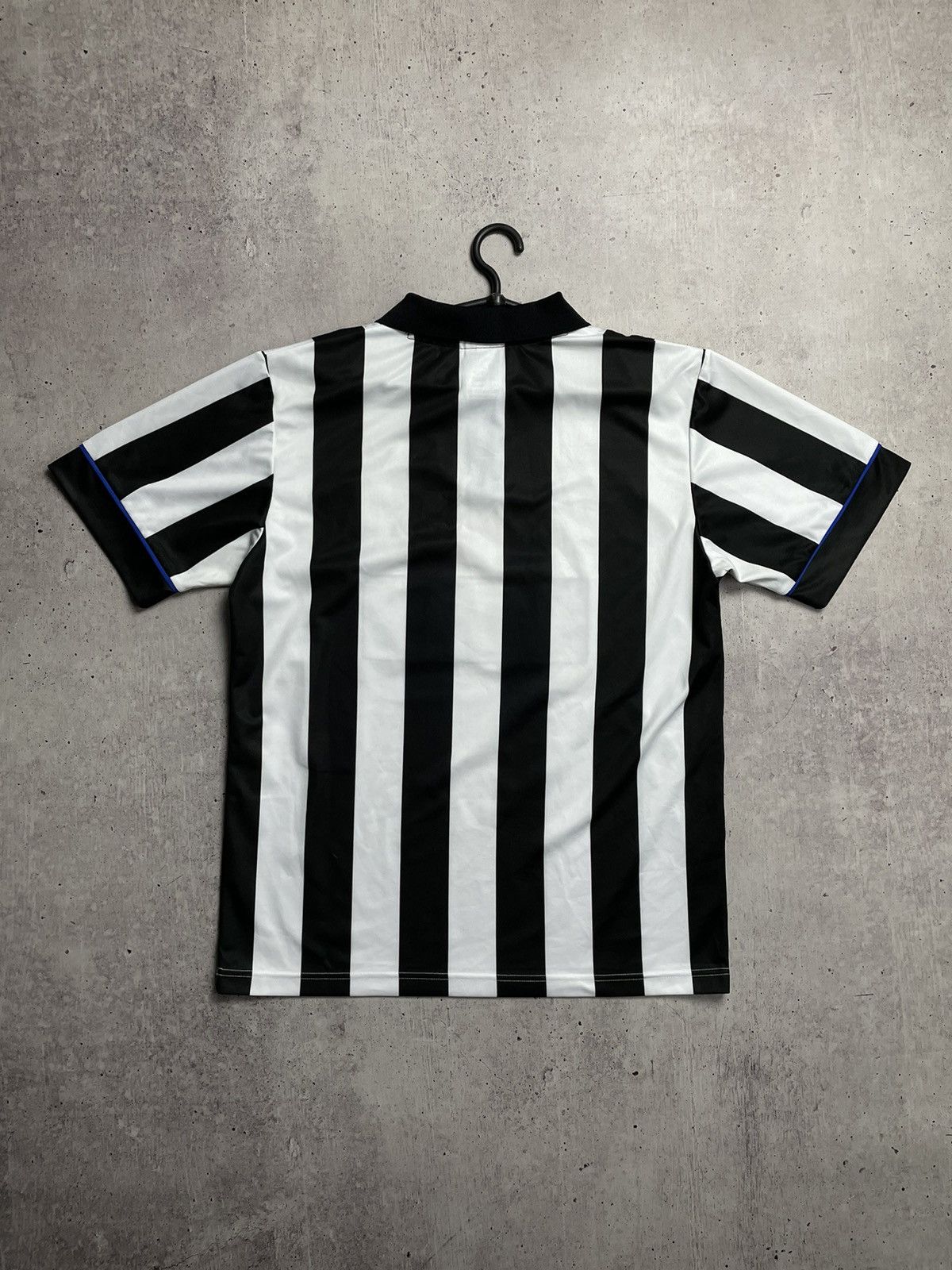 Vintage Vintage New Castle United retro Soccer Jersey striped Size US L / EU 52-54 / 3 - 7 Thumbnail