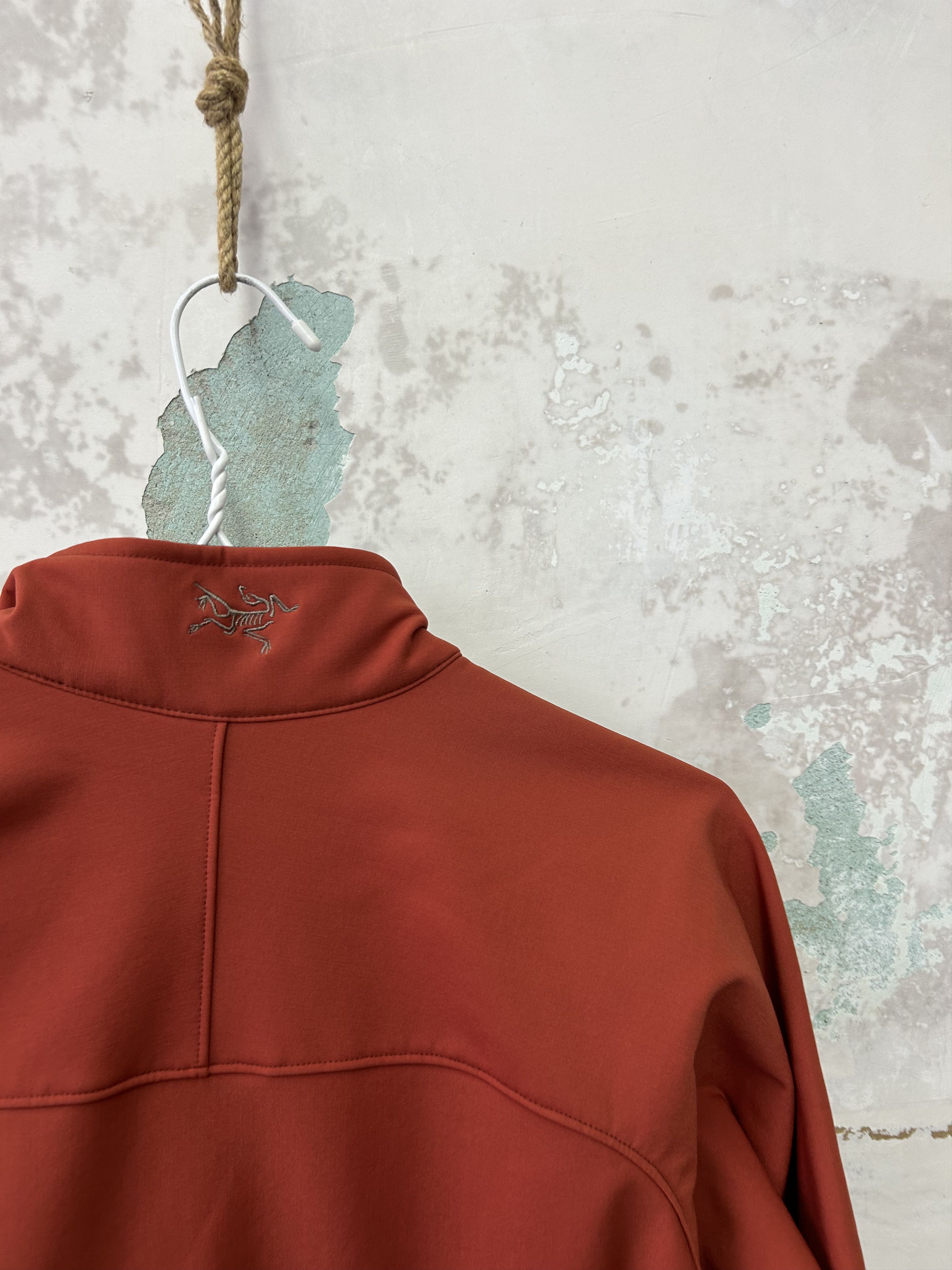 Arc'teryx Vintage Arcteryx Windbreaker Jacket Faded design rare Size S / US 4 / IT 40 - 7 Thumbnail