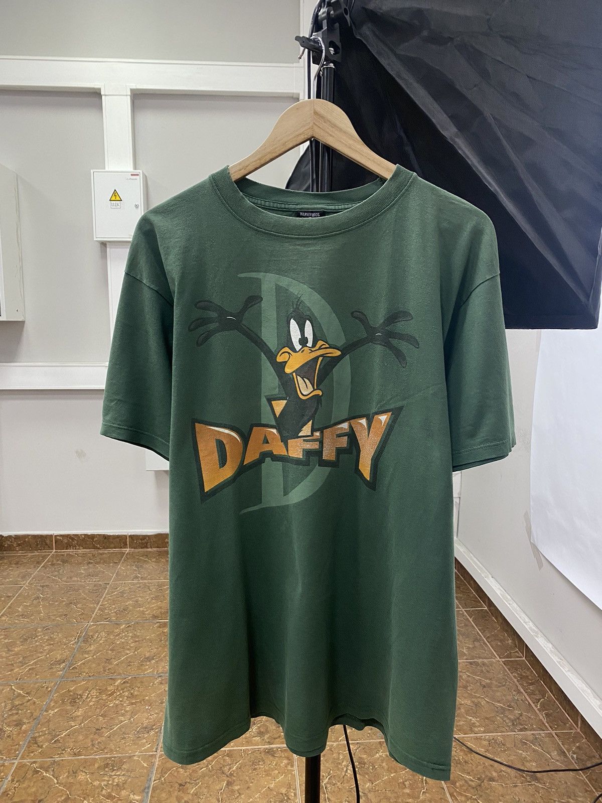 Band Tees × Vintage 🇺🇸 Vintage 1997 Daffy Warner Bros t-shirt rare retro Y2K Size US XL / EU 56 / 4 - 1 Thumbnail