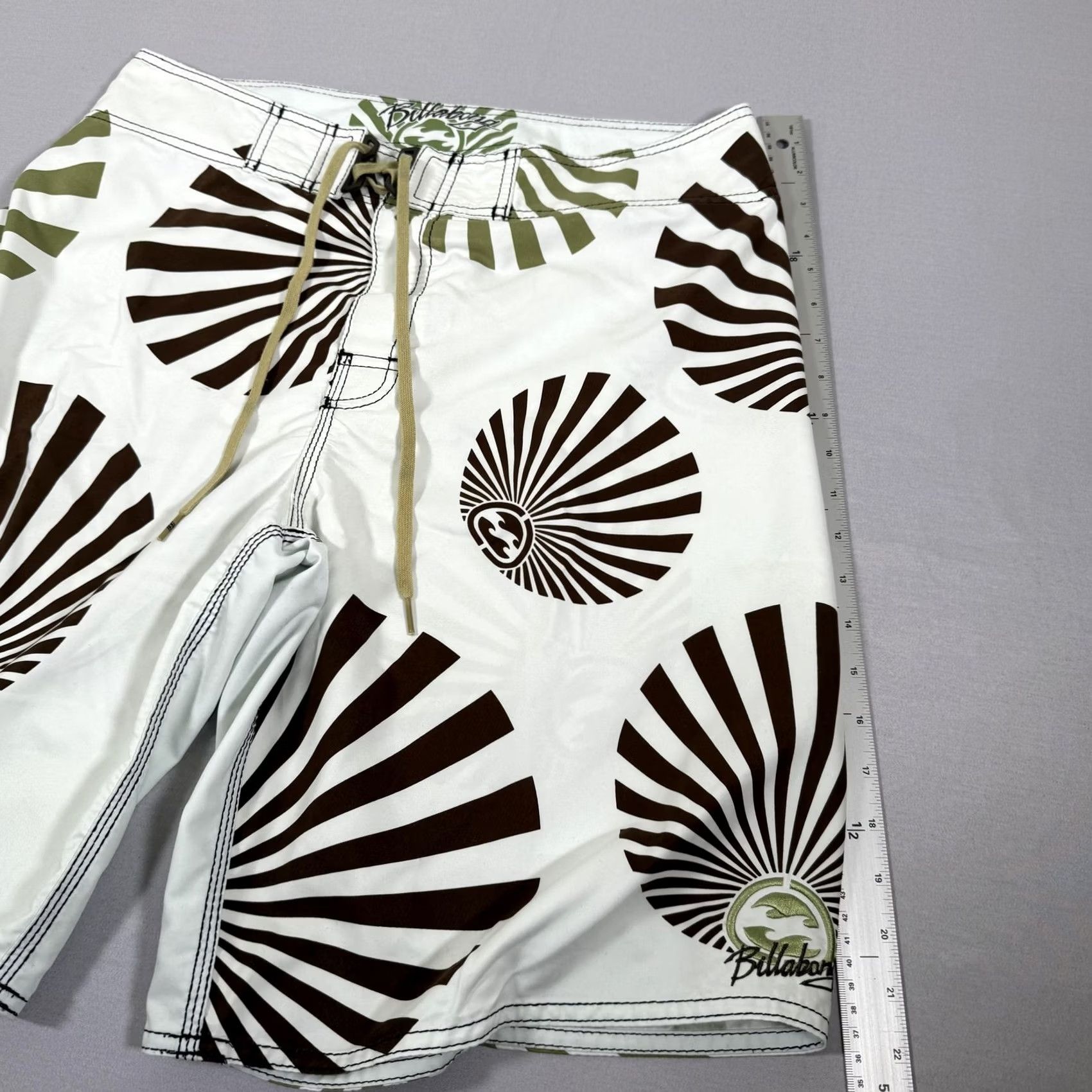 Billabong VINTAGE Billabong Shorts Mens 34 White Rising Sun Surf Geometry Geometric Board Swim Quick Dry Pockets Drawstring Size US 34 / EU 50 - 6 Thumbnail