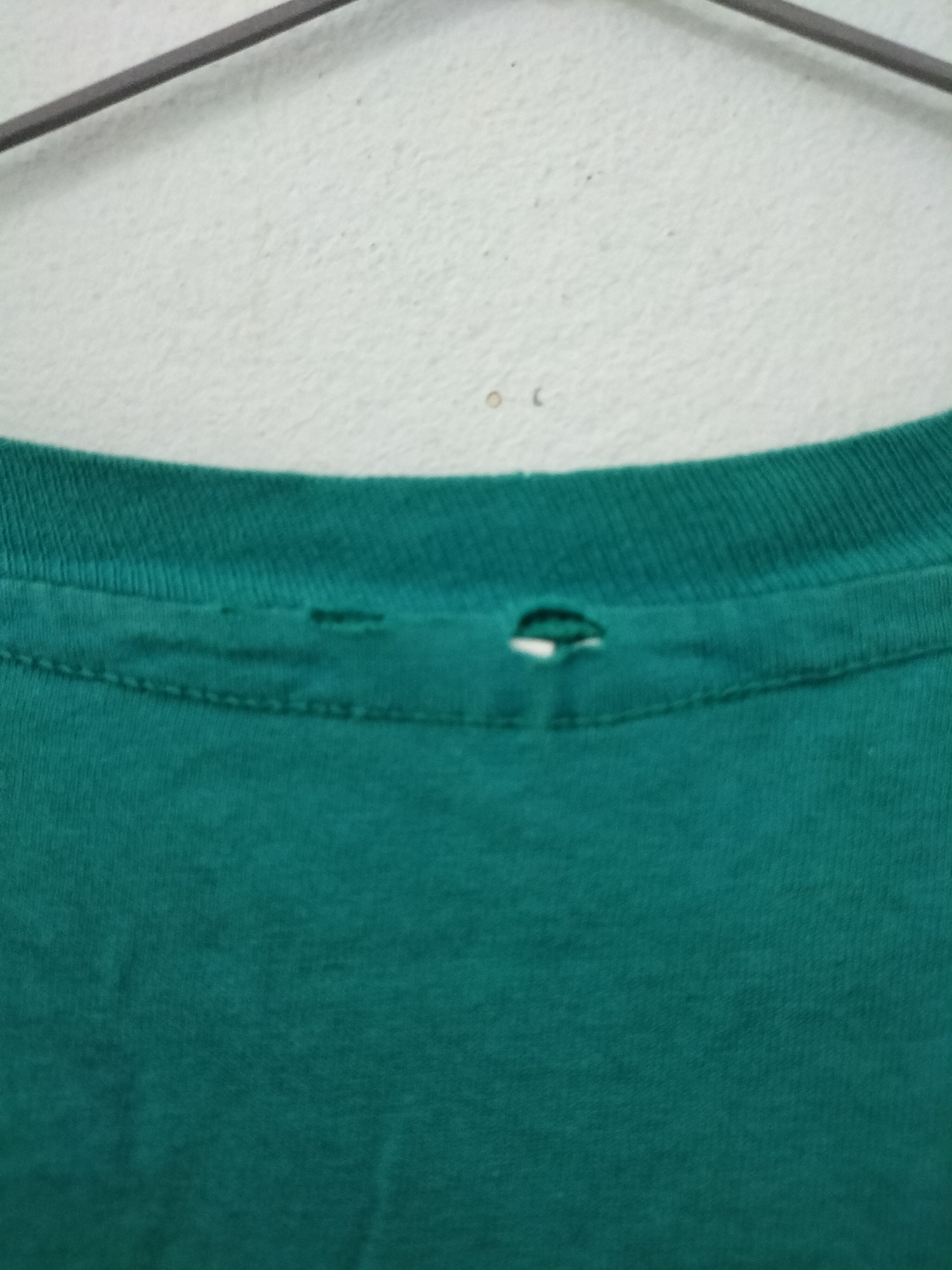 Vintage Vintage 80s Plain Tee Green Sky colour street fashion hanes Size US L / EU 52-54 / 3 - 9 Thumbnail