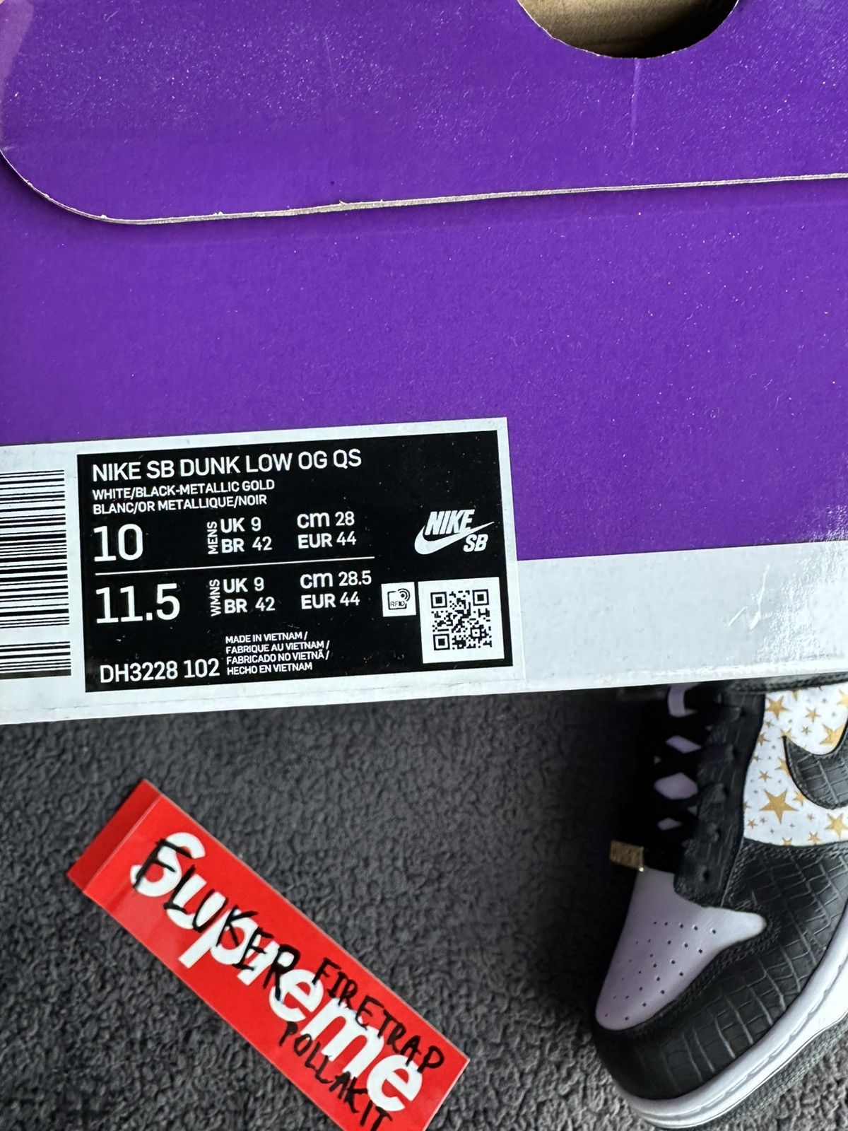 Nike × Supreme Nike SB Dunk Low Supreme Stars Black (2021) Size US 10 / EU 43 - 11 Thumbnail