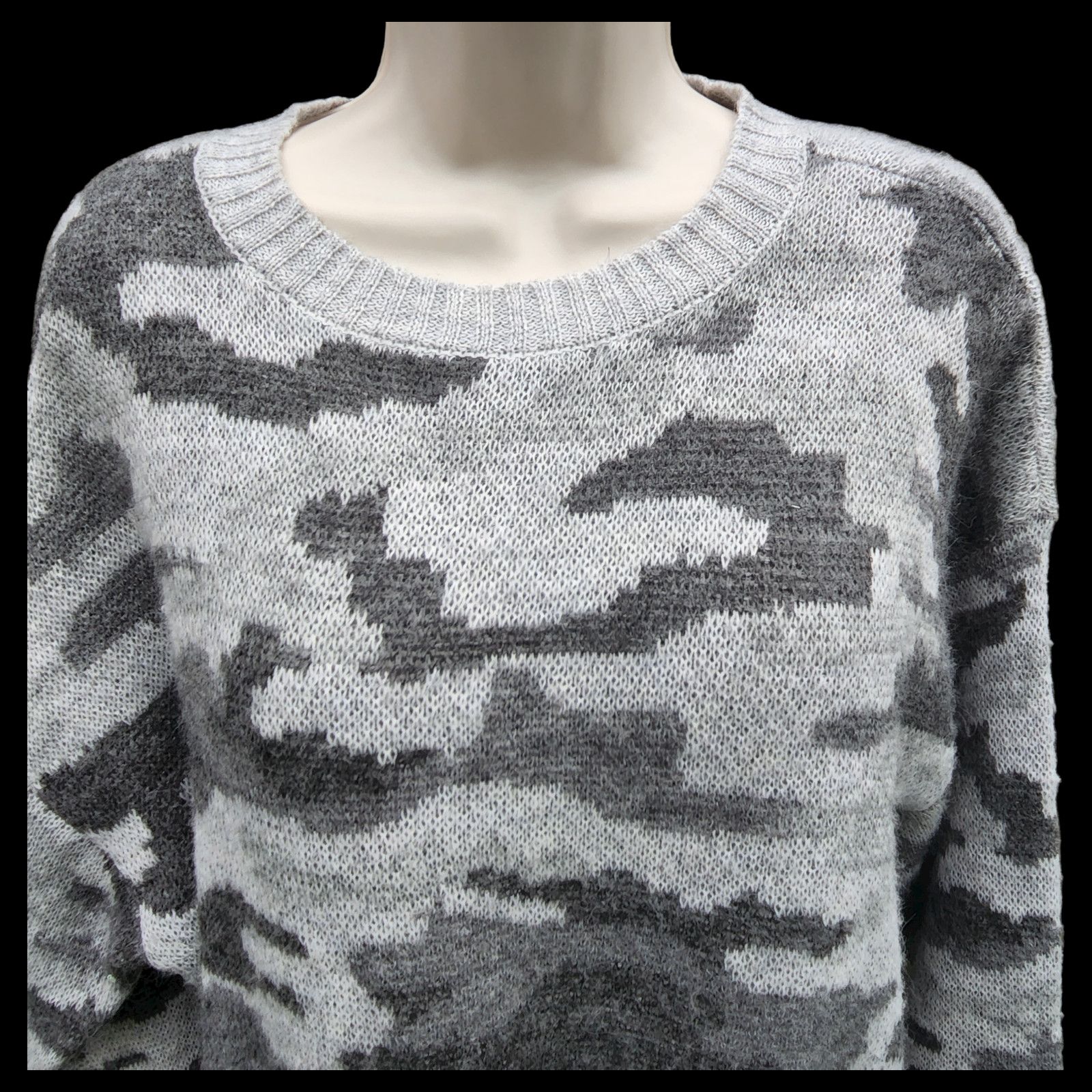 American Eagle Outfitters American Eagle Gray Camo Sweater Women's Size XS Long sleeve Size XS / US 0-2 / IT 36-38 - 8 Thumbnail