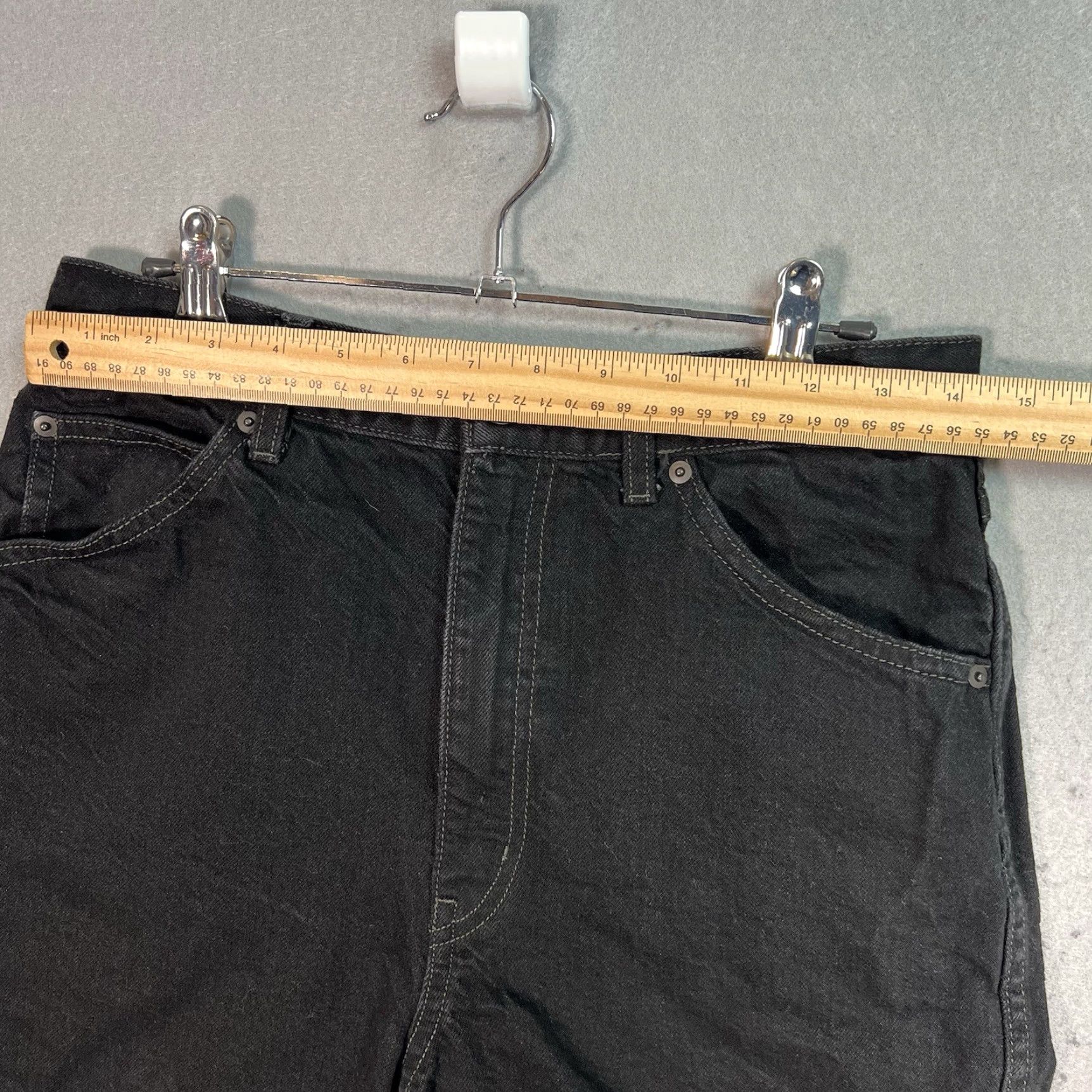 Uniqlo Uniqlo U Boyfriend Shorts Womens Size 27 Black Flat Front Denim 100% Cotton Size 27" / US 4 / IT 40 - 3 Thumbnail