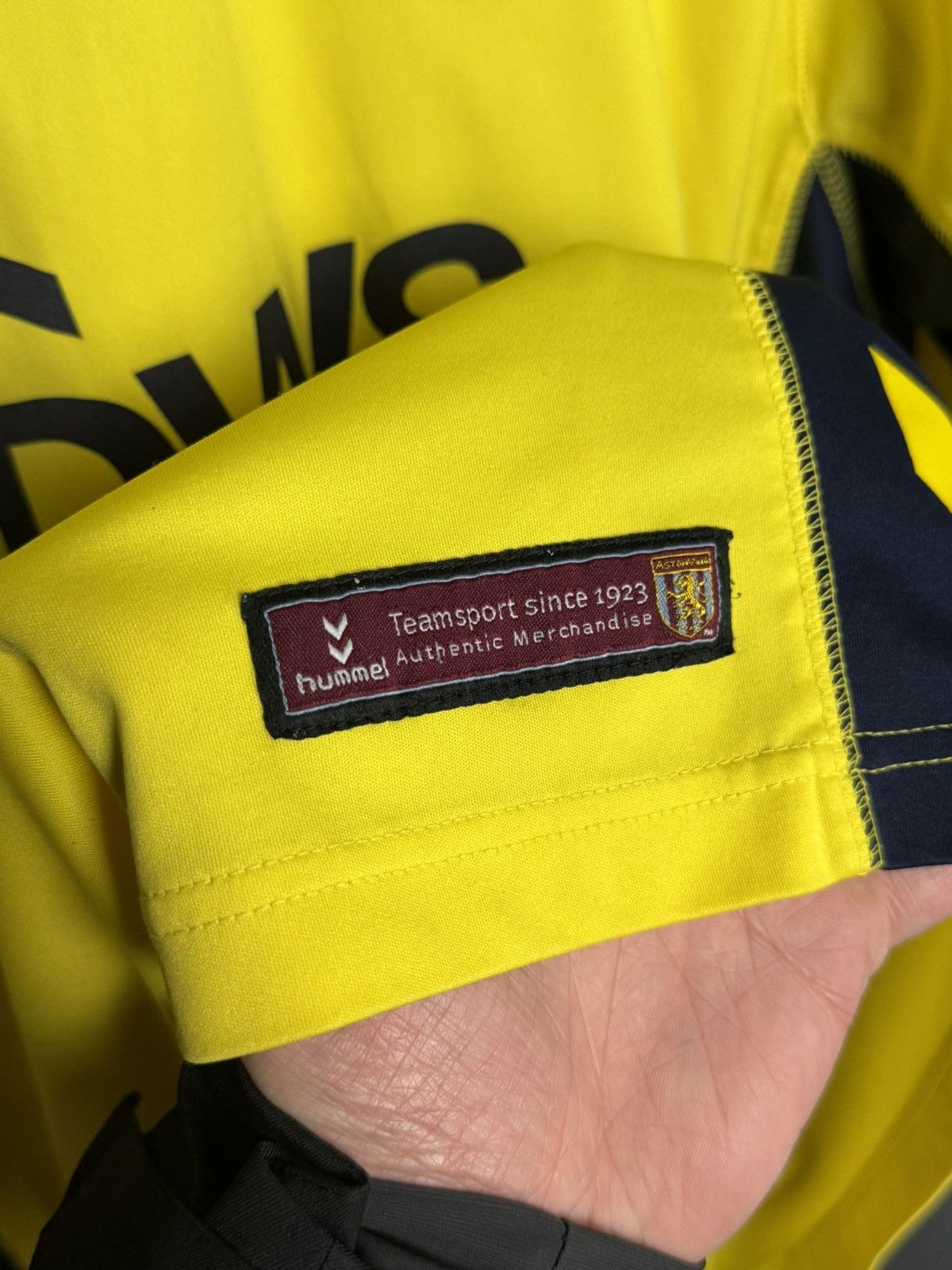 Hummel Aston Villa 05/06 Away Football Jersey Size US L / EU 52-54 / 3 - 4 Thumbnail