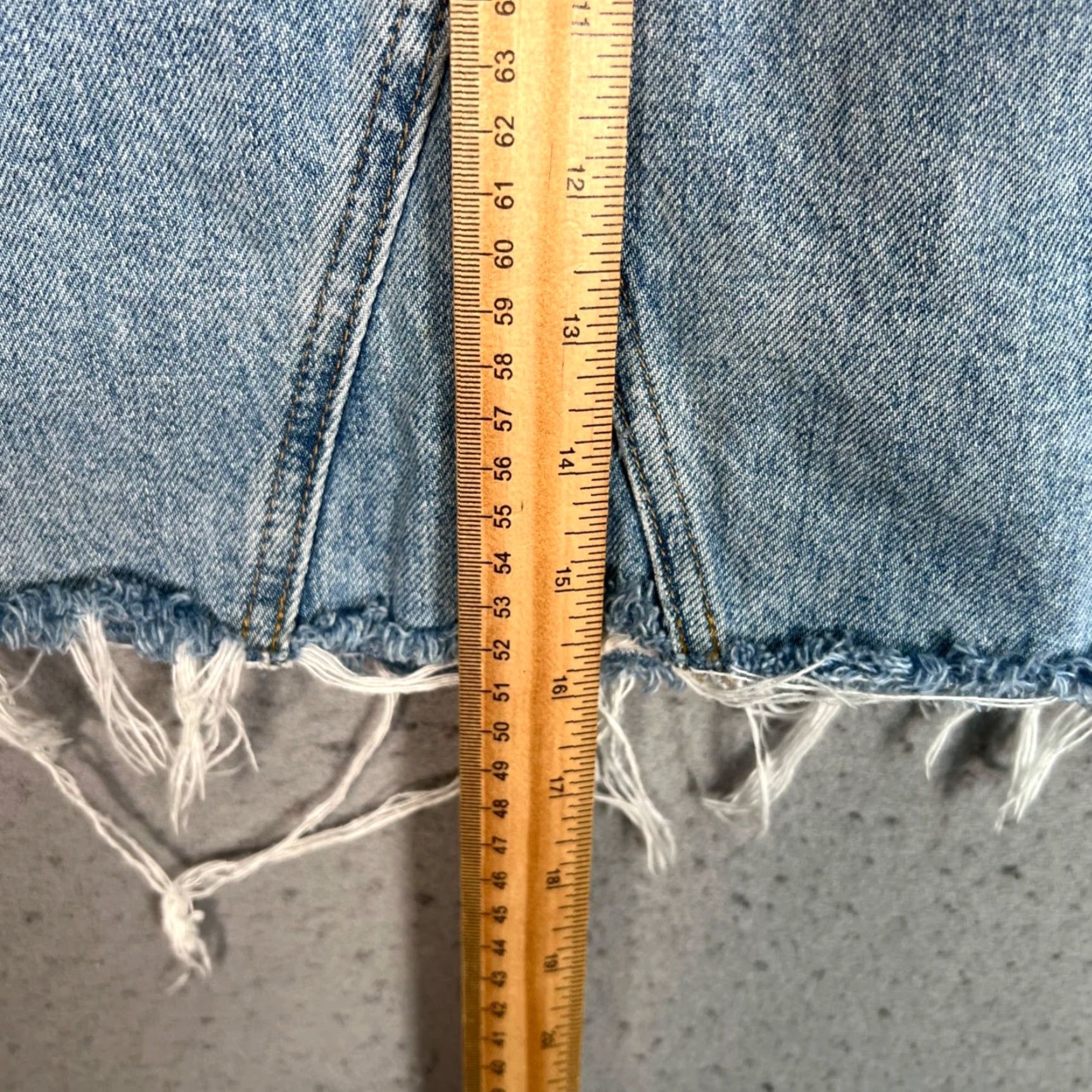 Everlane Everlane Denim Reconstructed Skirt Womens Size 27 Blue Frayed Hem Pockets Mini Short Casual Summer Spring Fall Size 27" / US 4 / IT 40 - 6 Thumbnail