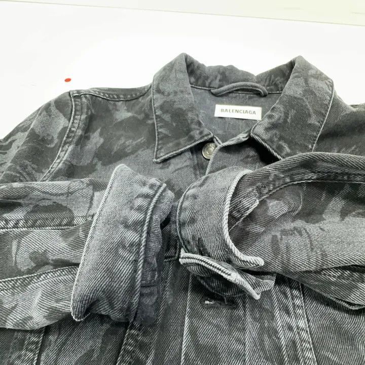 Balenciaga Balenciaga SS21 Printed Loose Denim Jacket 0079-2507 Size L / US 10 / IT 46 - 8 Thumbnail