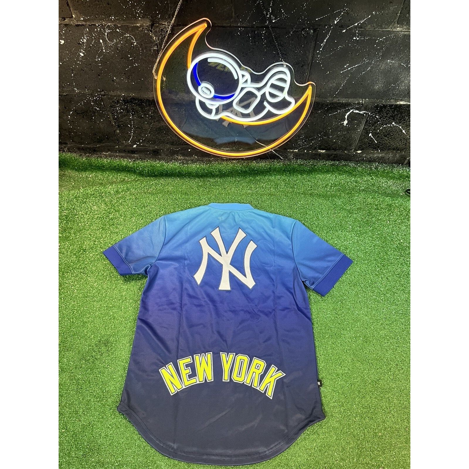 Pro Standard New York Yankees Pro Standard MLB Pullover Shirt Mens Size S Size US S / EU 44-46 / 1 - 5 Thumbnail