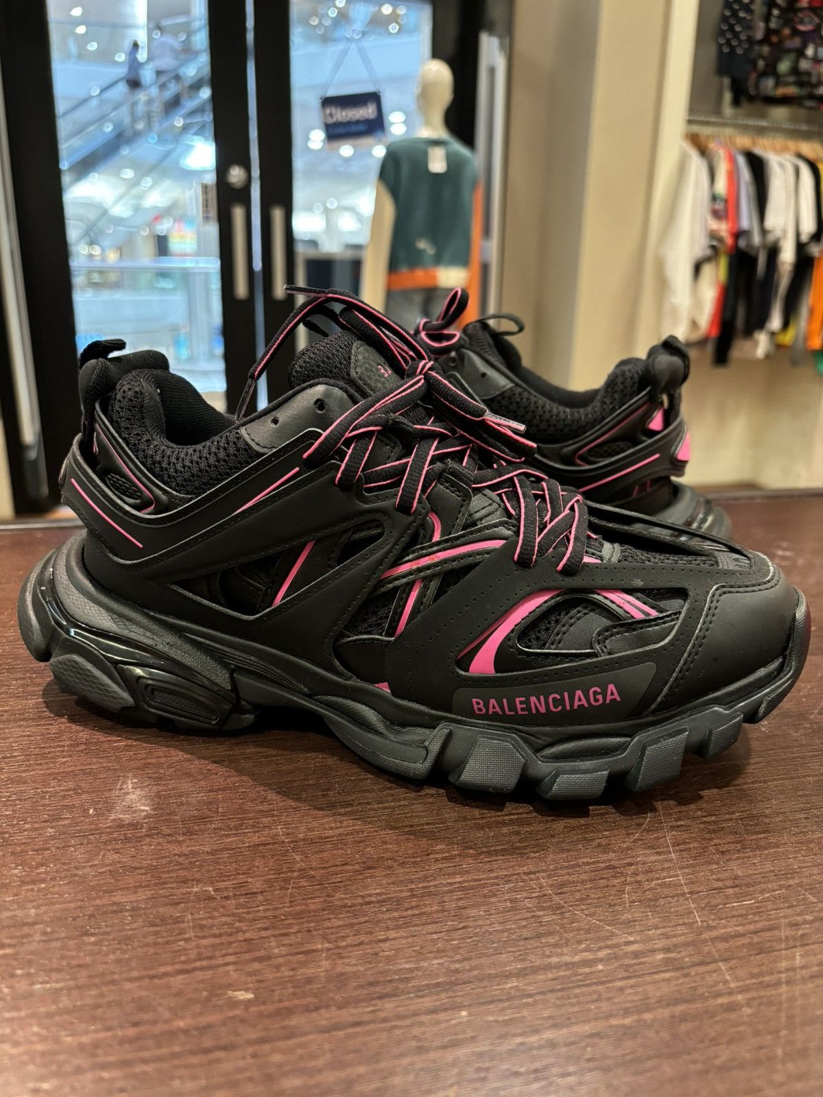 Balenciaga Balenciaga track runner sneaker black pink | Grailed