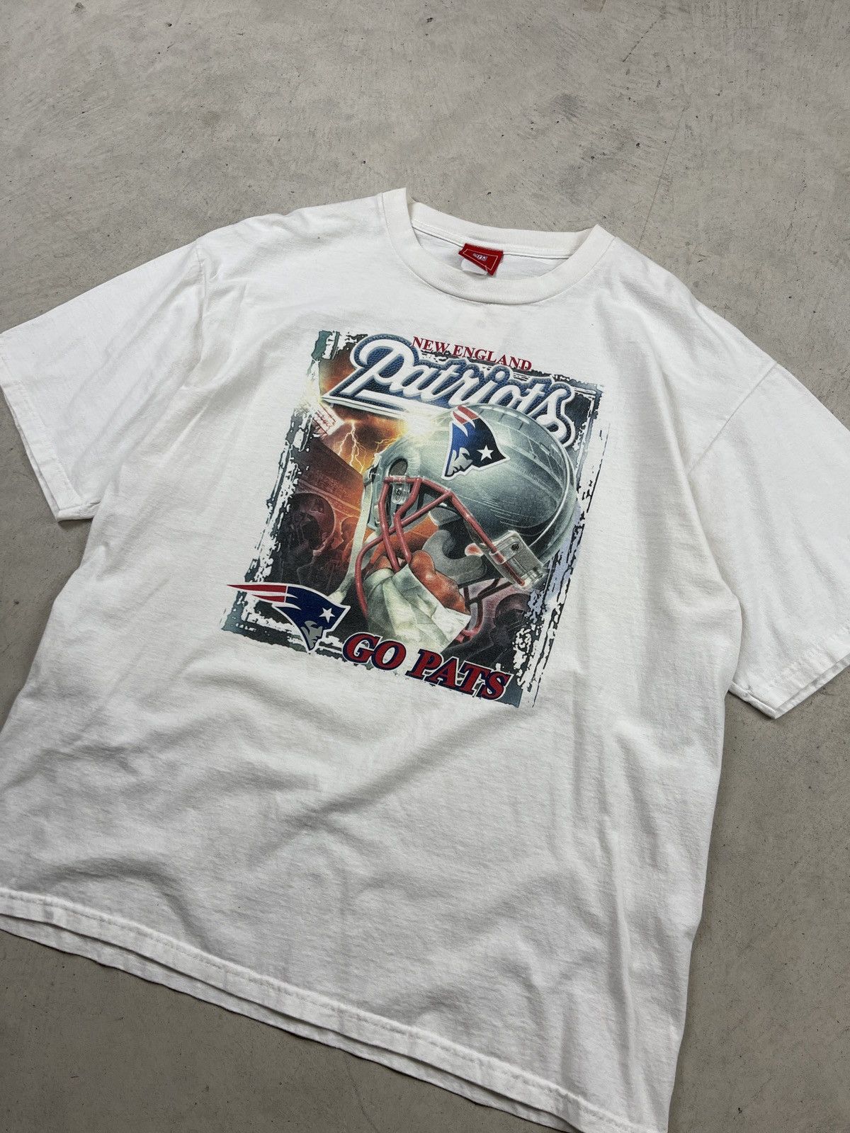 Vintage New England Patriots ‘Helmet’ Tee Size US XL / EU 56 / 4 - 2 Thumbnail