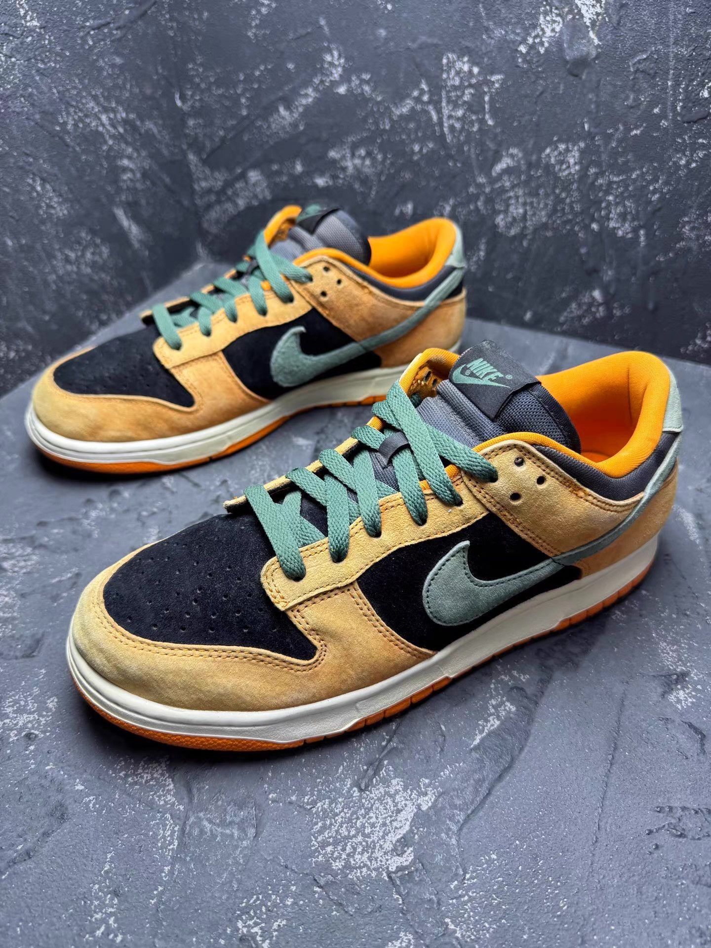 Nike Nike Dunk Black & Orange Suede Q10 Size US 9.5 / EU 42-43 - 1 Thumbnail