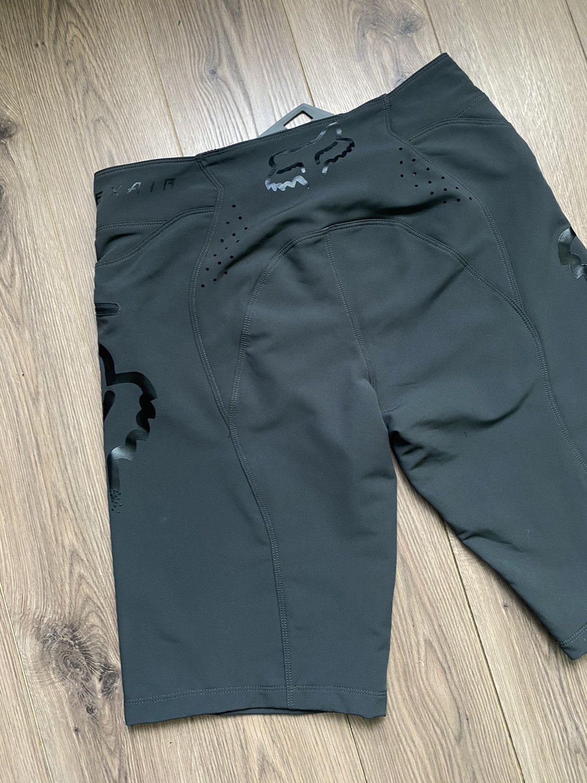 Fox Racing × Vintage Vintage Fox Racing Big Logo Grey Shorts Size 38 Size US 38 / EU 54 - 13 Thumbnail