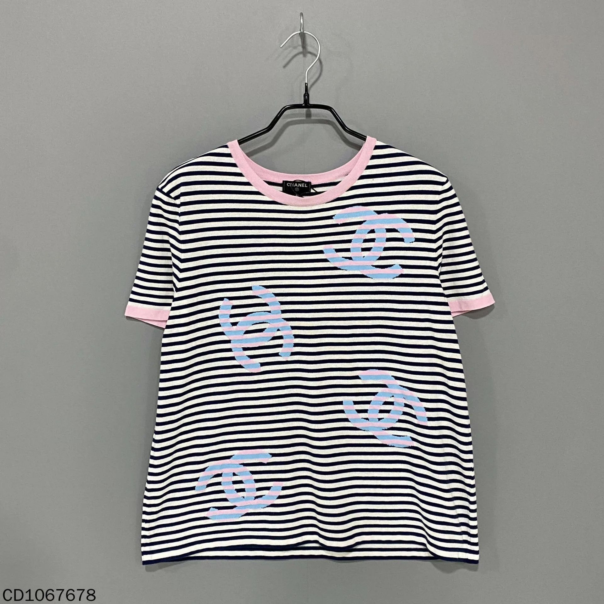 Chanel Chanel Logo Stripe All-Over Print Short Sleeve 40 Size M / US 6-8 / IT 42-44 - 1 Thumbnail