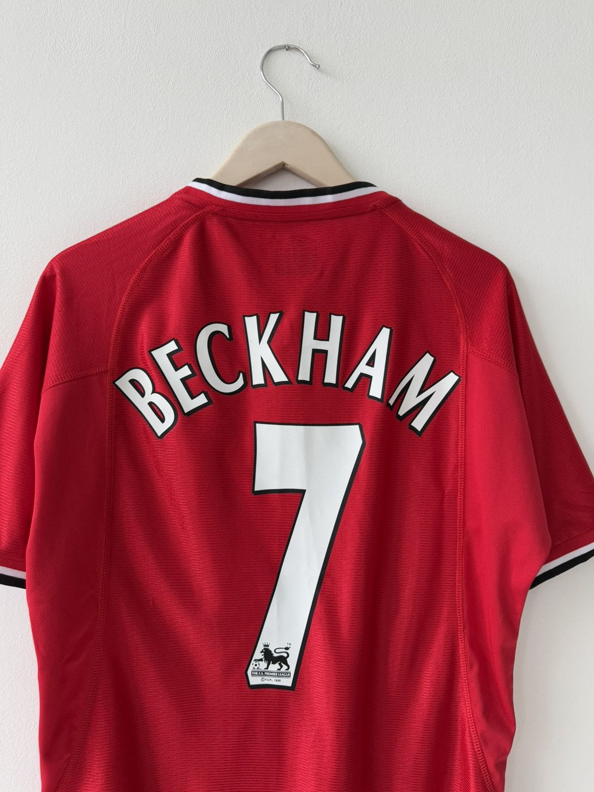 Umbro 🩸RARE🩸Umbro Manchester United 2000/2002 Beckham #7 Jersey Size US L / EU 52-54 / 3 - 8 Thumbnail