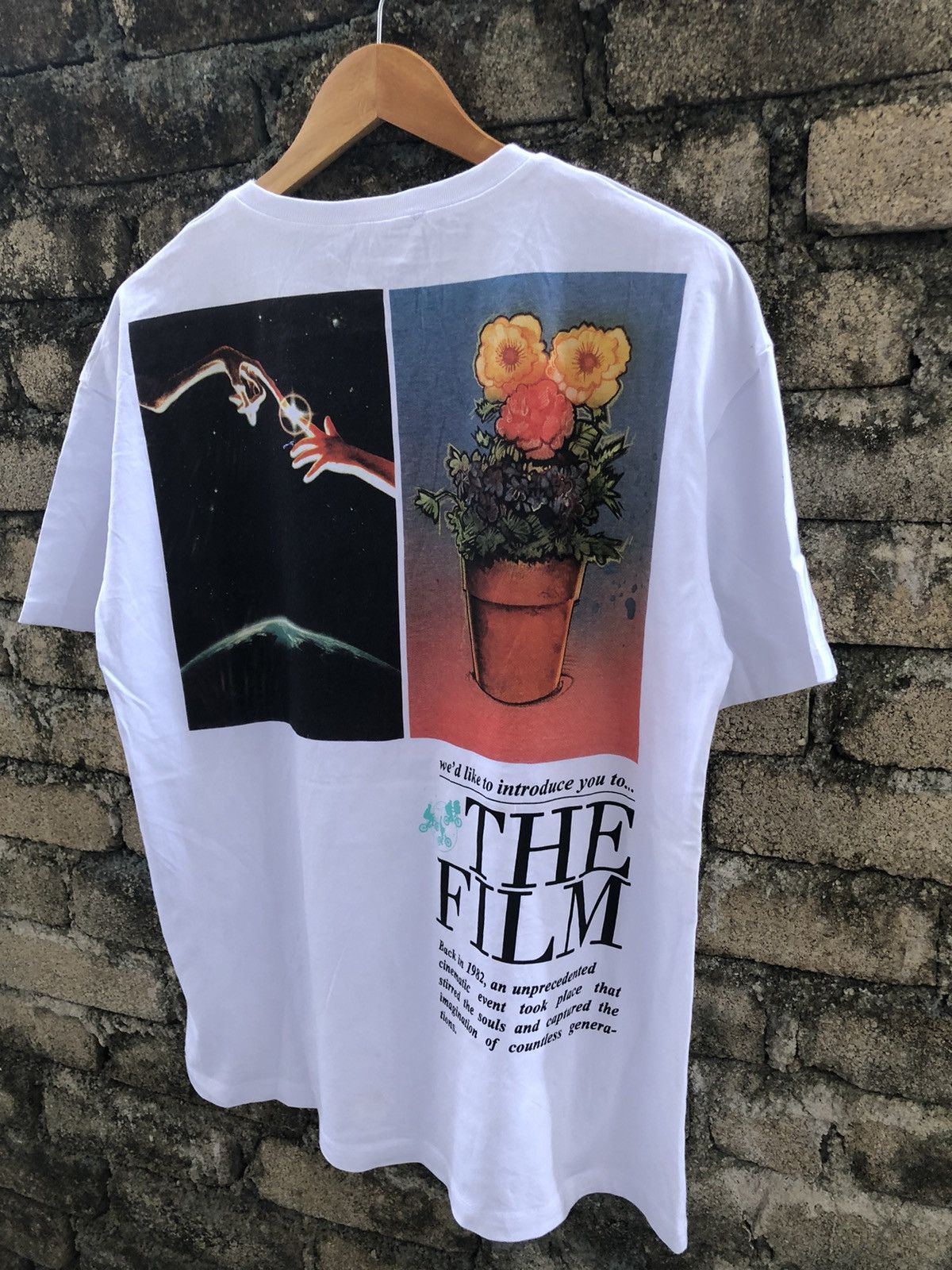 Japanese Brand Zara X E.T The Film Tshirt Size US L / EU 52-54 / 3 - 7 Thumbnail
