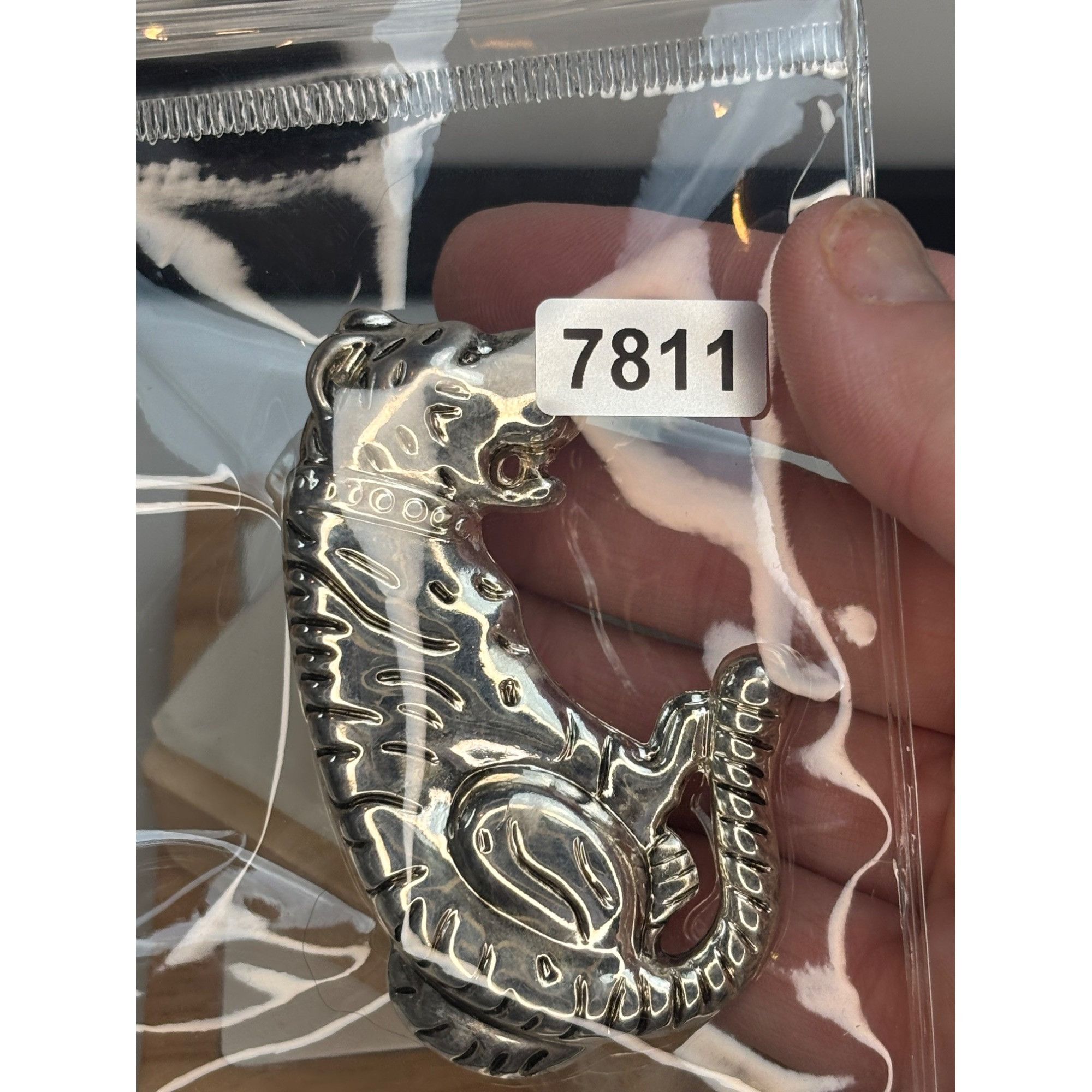 Other Silver-toned Sitting Tiger Brooch Pin Size ONE SIZE - 3 Thumbnail
