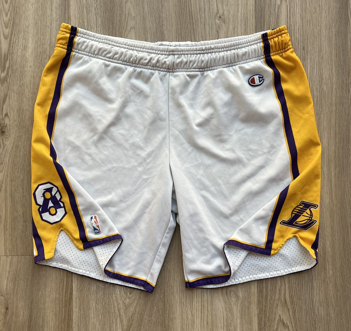 NBA × Vintage Vintage NBA Champion Los Angeles Lakers Kobe Bryant 8 Shorts Size US 36 / EU 52 - 3 Thumbnail