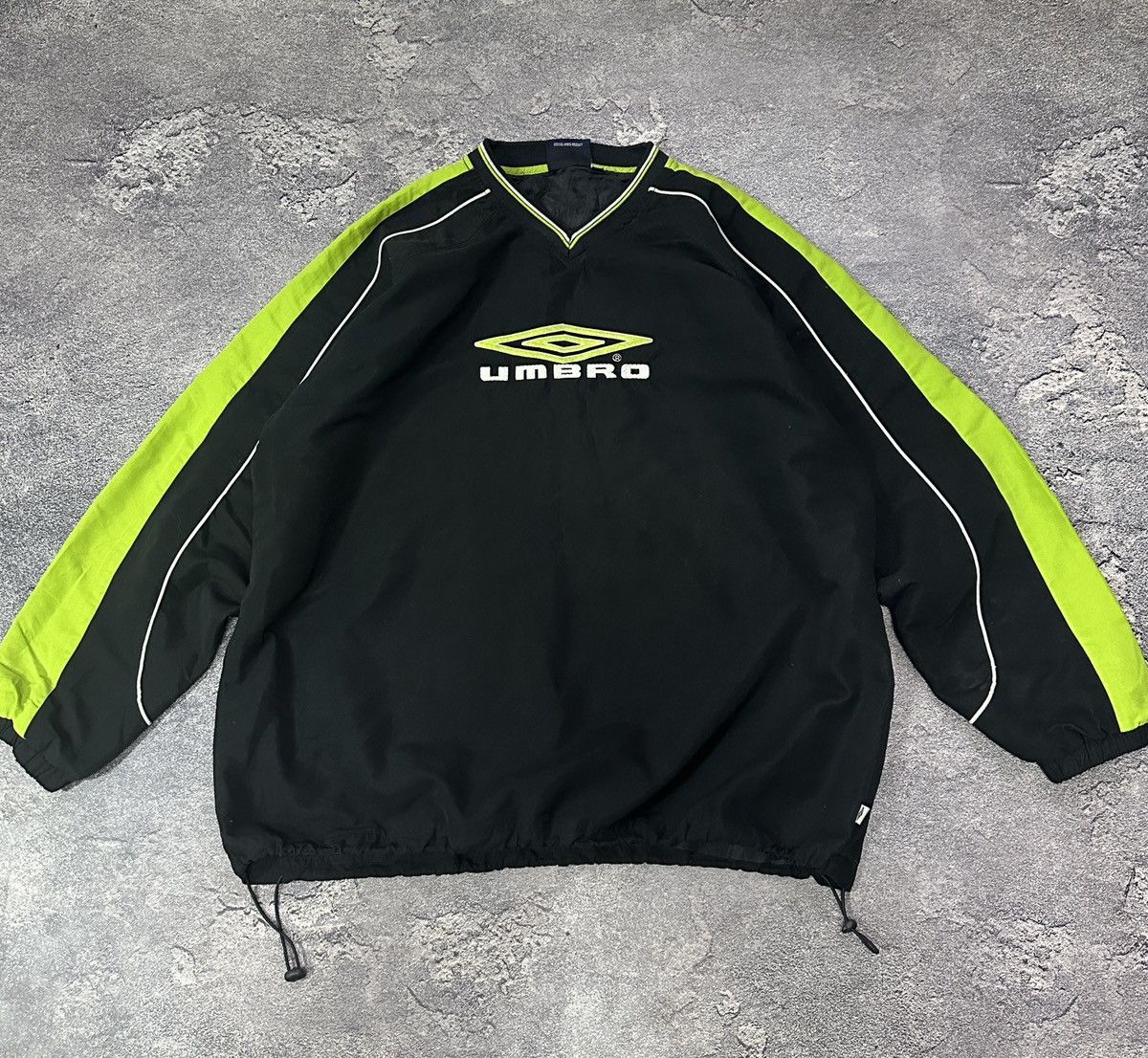 Umbro Vintage Umbro Nylon Big Logo Pullover Sweatshirt Oasis Style Size US XL / EU 56 / 4 - 1 Thumbnail