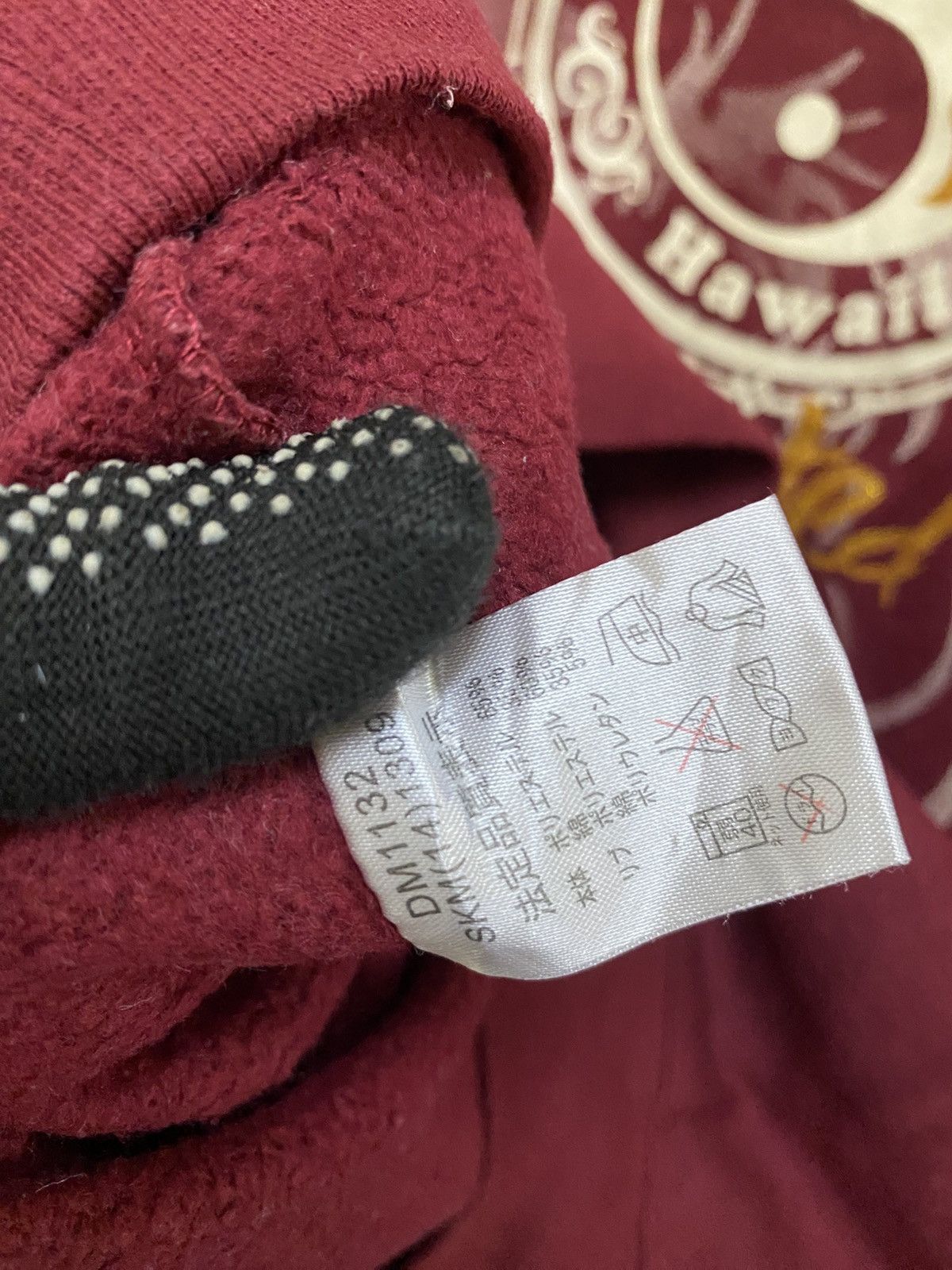 Vintage Vintage Y2K T&C Surf Hawaii Maroon Sweatshirt Crewneck Size US L / EU 52-54 / 3 - 9 Thumbnail