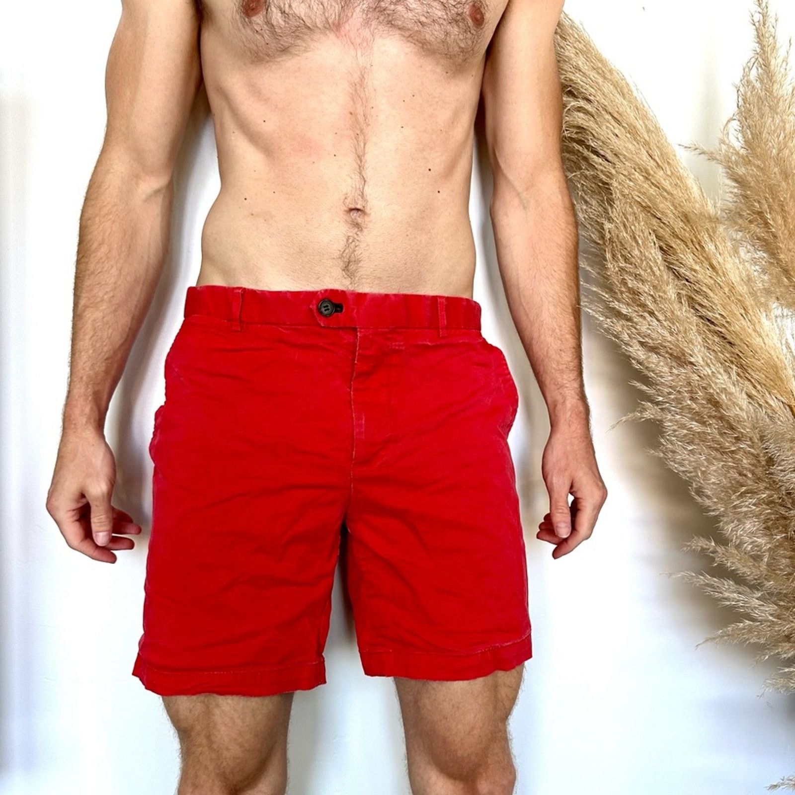 H&M MENS H&M Bright Red Flat Front Casual Preppy Chino Shorts Size US 34 / EU 50 - 1 Thumbnail