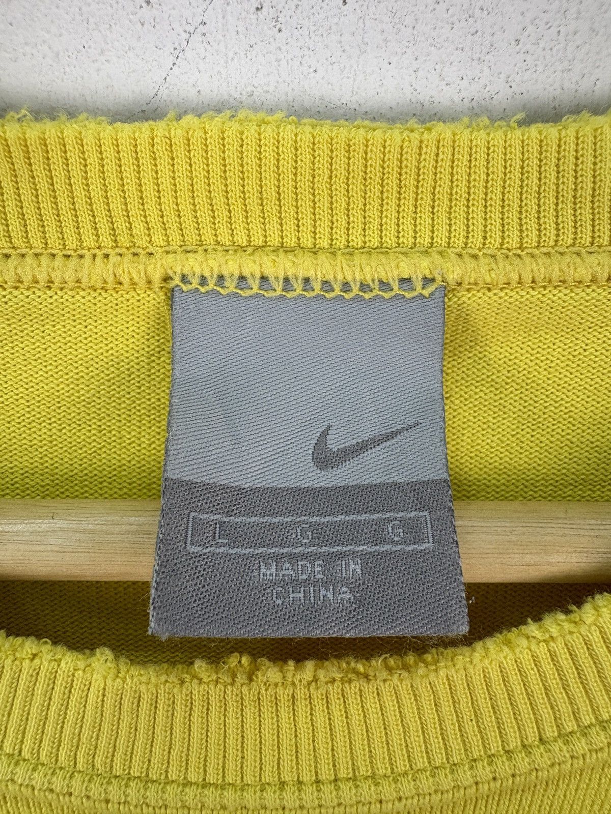 Nike Vintage Distressed Nike Frisbee Sport Long Sleeve Yellow Size US L / EU 52-54 / 3 - 10 Thumbnail