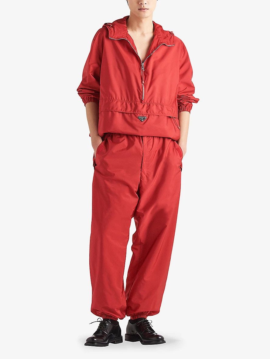 Prada o1bcso1str1025 Logo-Plaque Elasticated Re-Nylon Pants in Red Size US 36 / EU 52 - 2 Thumbnail