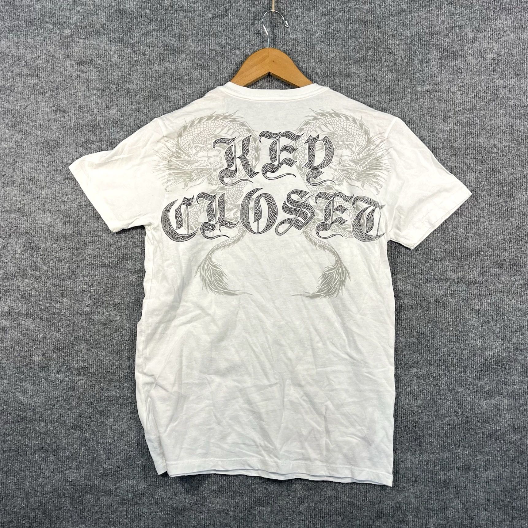 Vintage Key Closet Shirt Mens M White Cross T-Shirt Y2K Grunge Art Vintage Dragon Size US M / EU 48-50 / 2 - 3 Thumbnail