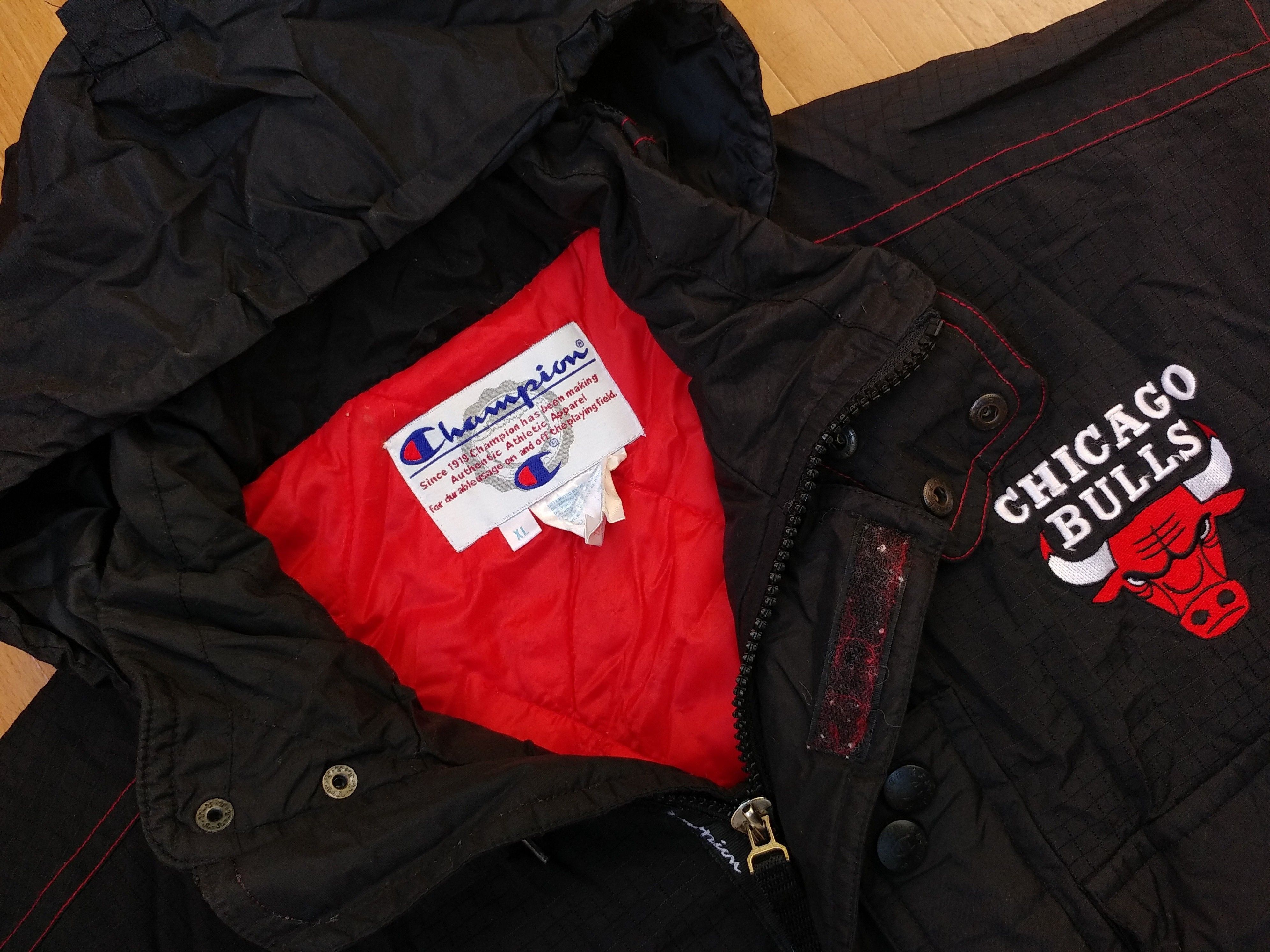 Champion NBA Chicago Bulls jacket, Champion basketball vintage 90s XL Size US XL / EU 56 / 4 - 15 Thumbnail