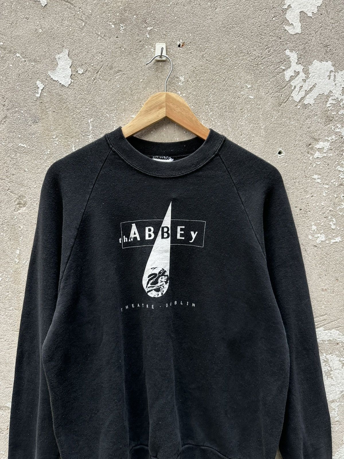Band Tees Vintage 90's The Abbey Theatre Dublin Sweatshirt Size US L / EU 52-54 / 3 - 3 Thumbnail