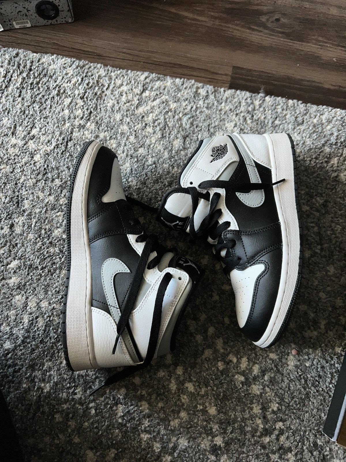 Jordan Brand Air Jordan 1 mid WHITE SHADOW Size US 5 / EU 37 - 6 Thumbnail