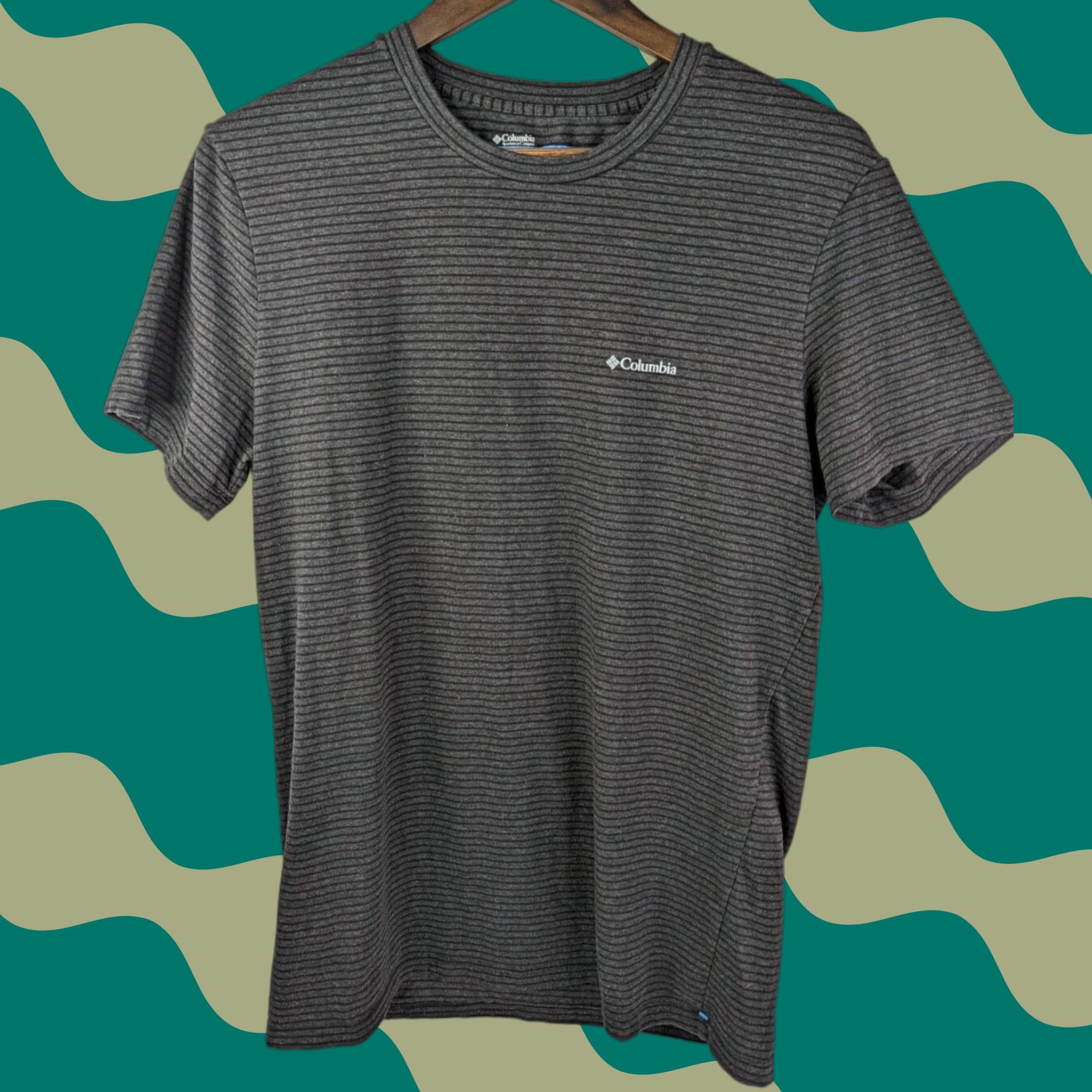 Vintage Columbia T-Shirt Men's M Short Sleeve Dark Gray Striped Crew Neck Logo Tagless Cotton Blend Size US M / EU 48-50 / 2 - 1 Thumbnail