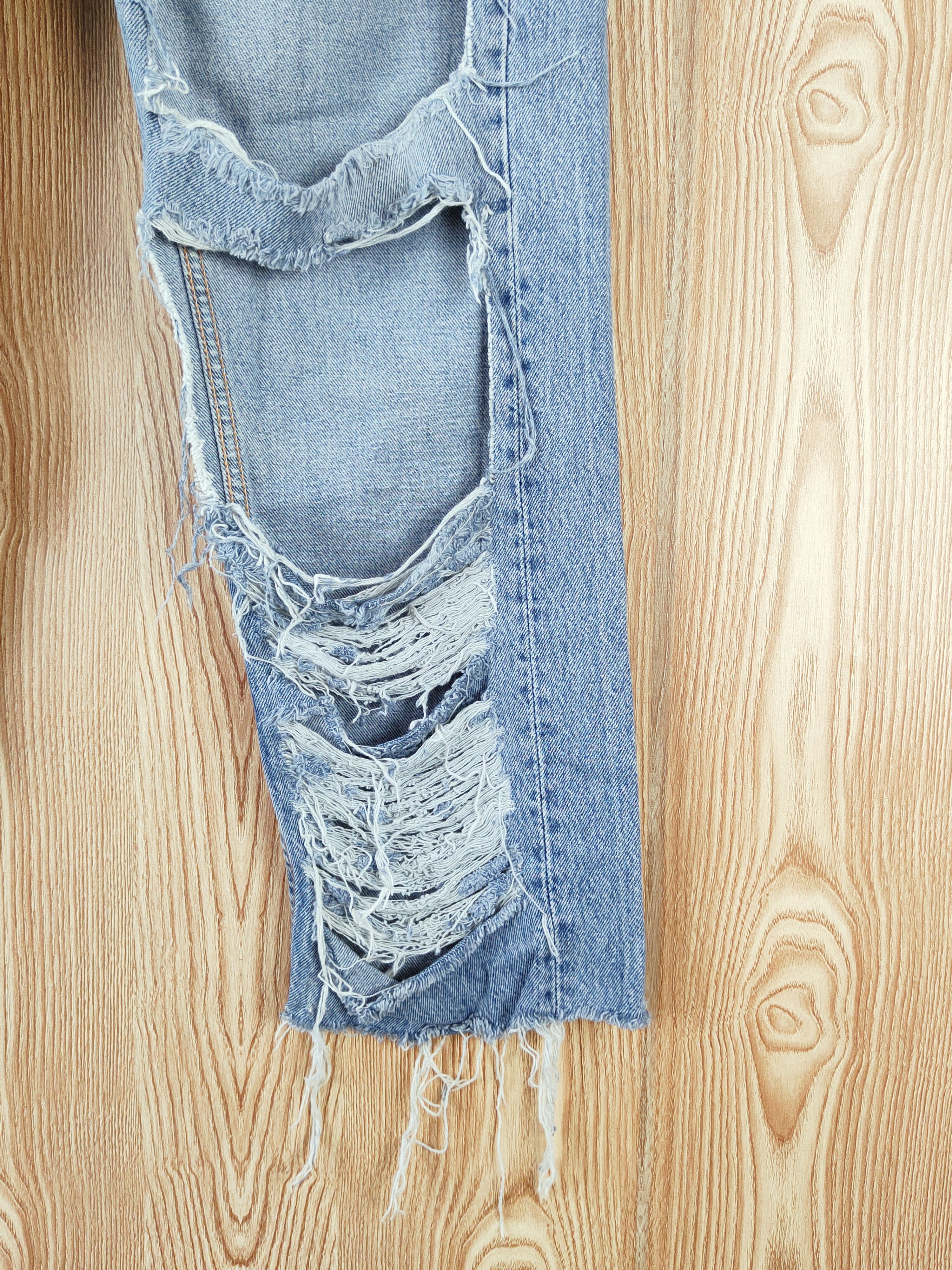 Levi's Levi's Blue Distressed Ripped Jeans #W781 Size US 31 - 6 Thumbnail