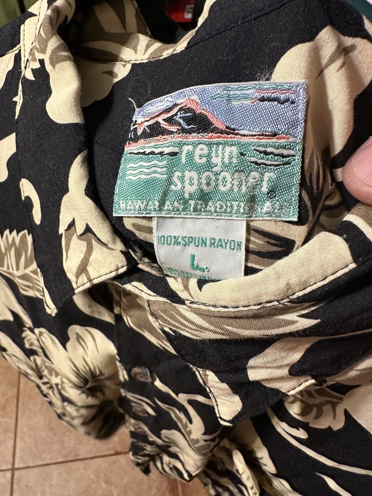Reyn Spooner PreOwned Reyn Spooner Hawaiian Print Black/ Beige Men's L Size US L / EU 52-54 / 3 - 4 Thumbnail