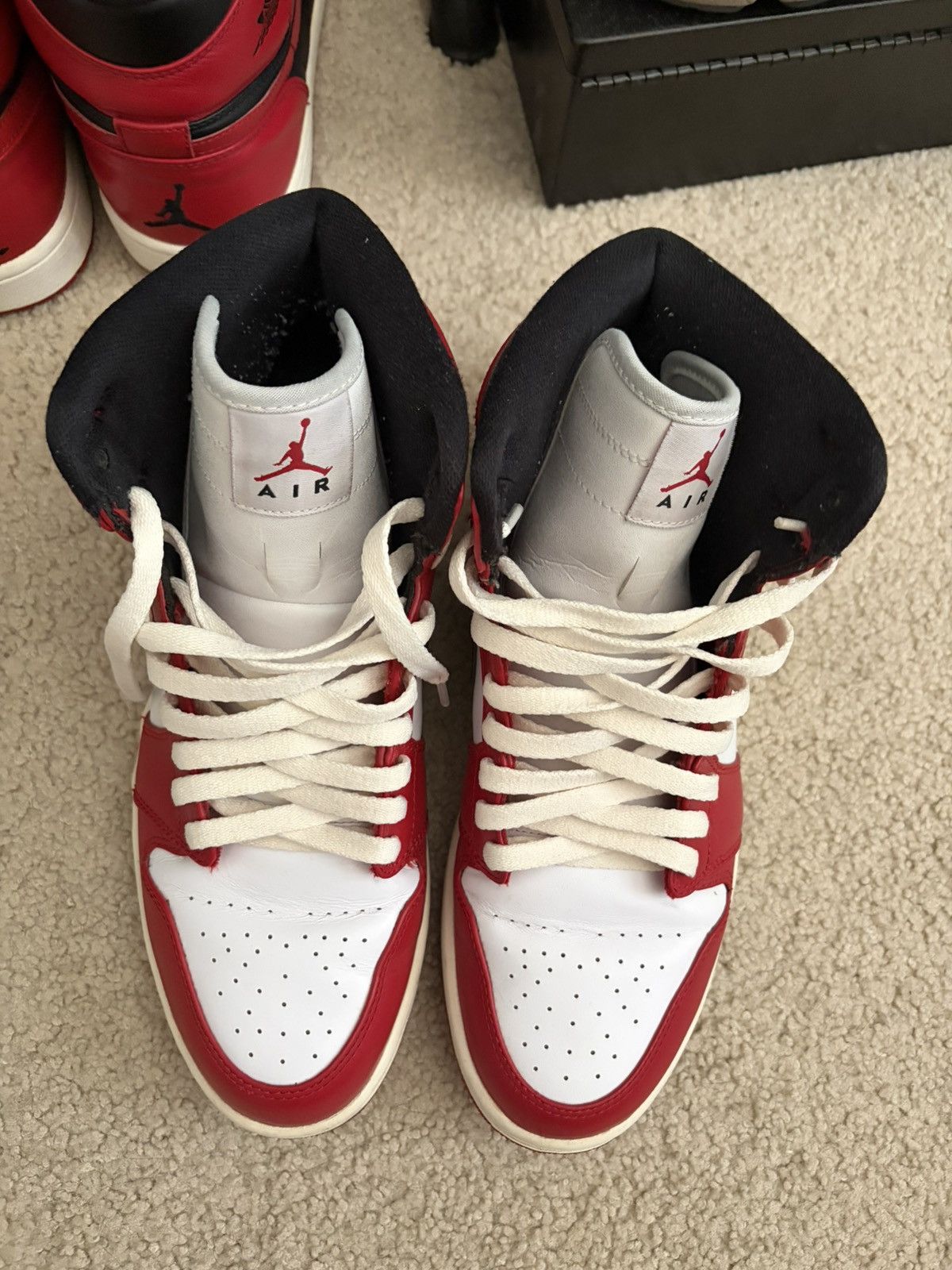 Jordan Brand Air Jordan 1 Retro High 2013 Chicago 2013 Size US 11 / EU 44 - 1 Thumbnail