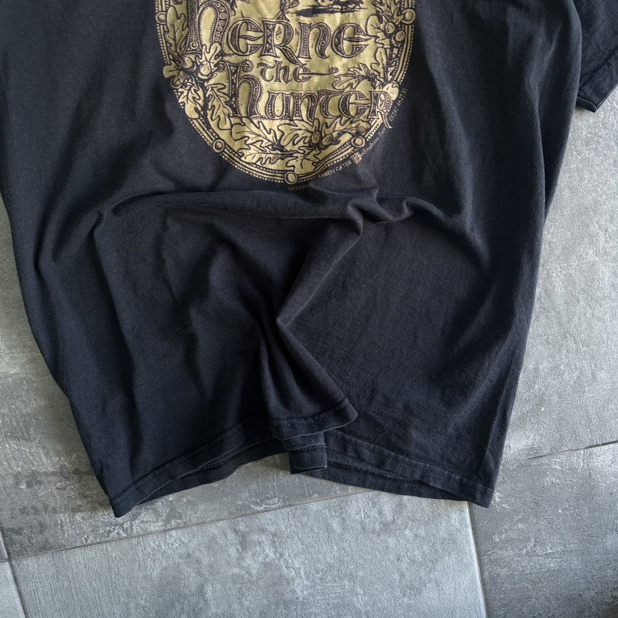 Band Tees × Vintage Vintage Adult ”Herne the Hunter” tee band joke movie Y2K 00s Size US M / EU 48-50 / 2 - 6 Thumbnail