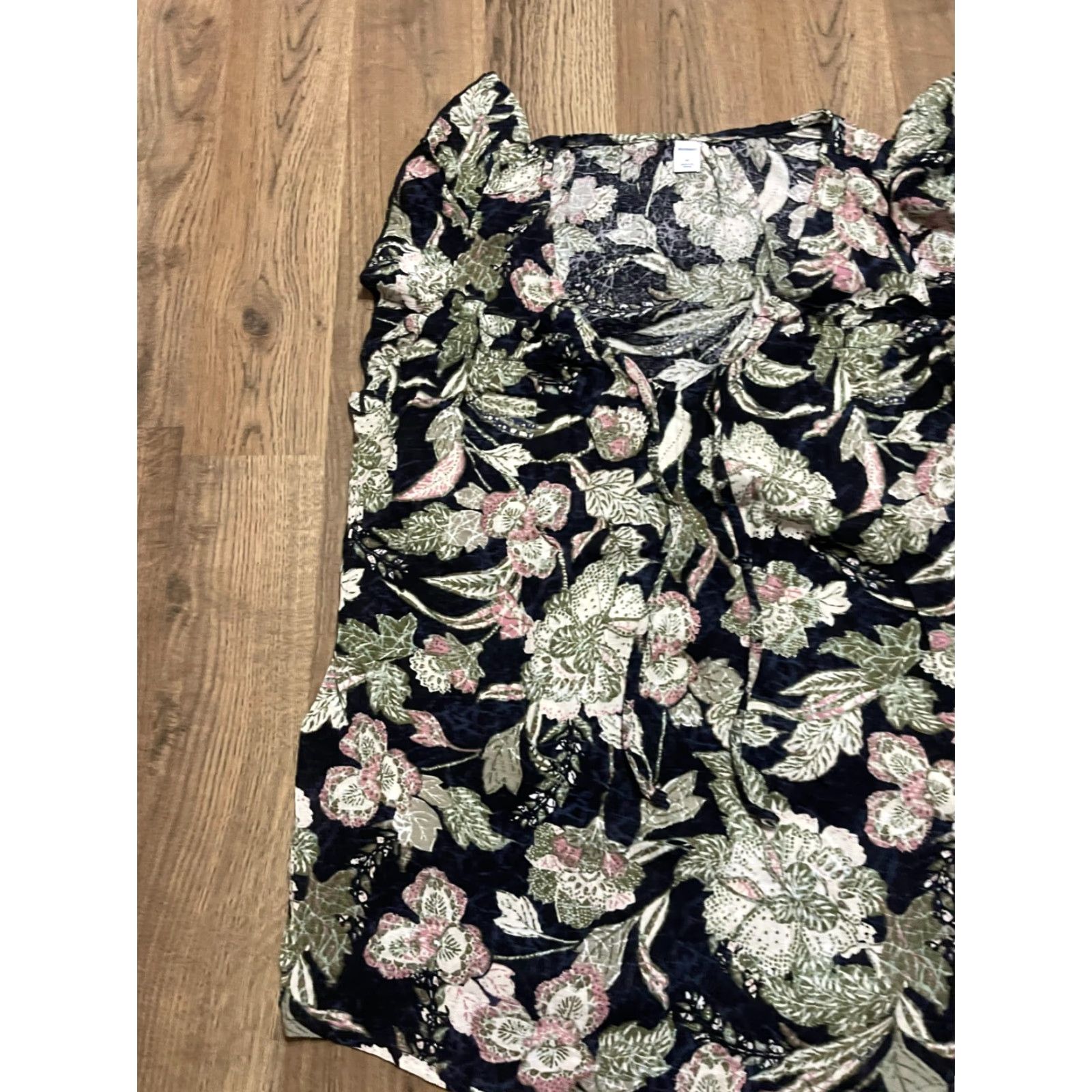 Old Navy Old Navy Shirt Women's M Black Pink Green Floral V-neck T-Shirt Casual Shirts Colorful 90s? No, ignore 90s. Size M / US 6-8 / IT 42-44 - 3 Thumbnail