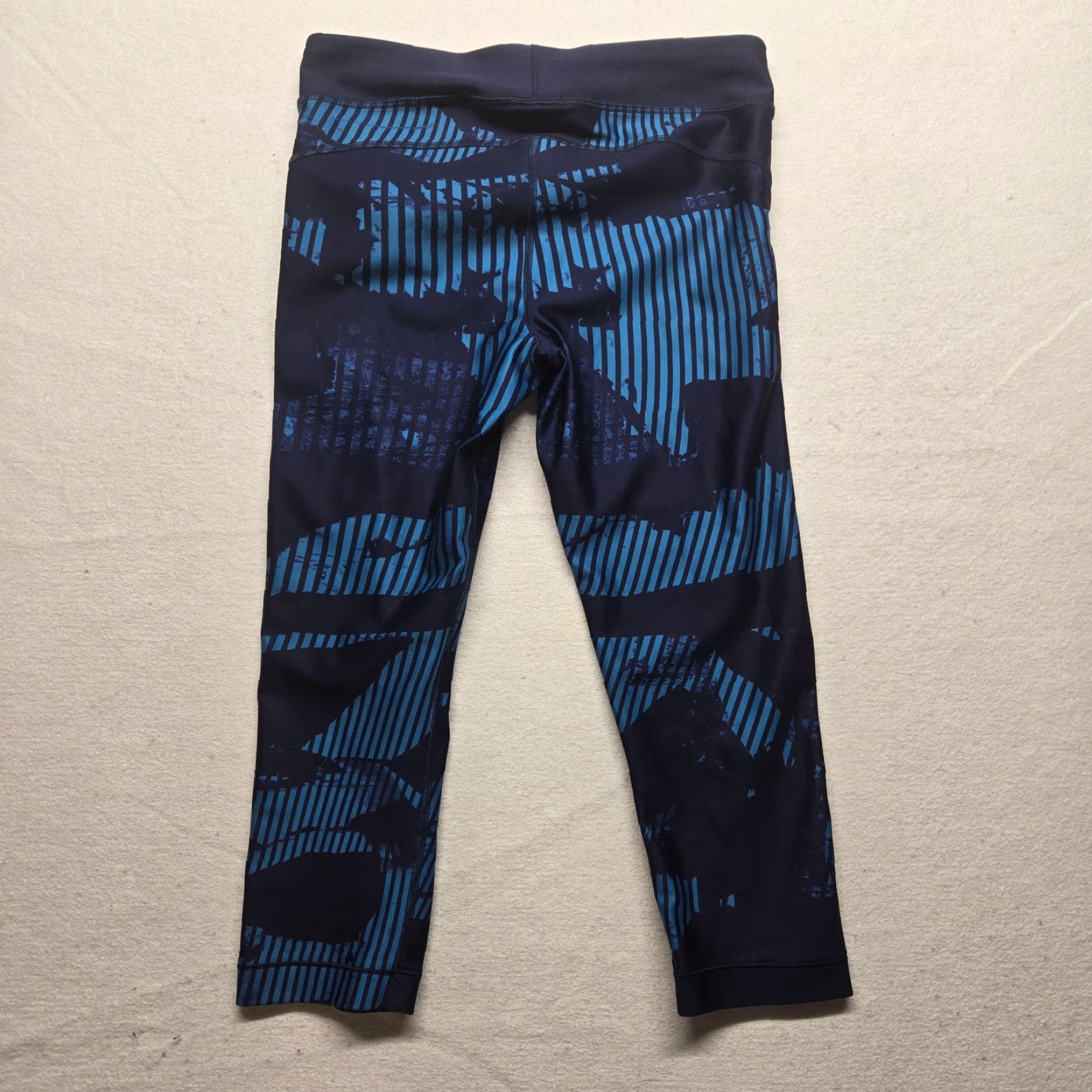 Under Armour Under Armour Leggings Cropped Yoga Pants Size Medium Multicolor Compression Womens Size 32" / US 10 / IT 46 - 7 Thumbnail