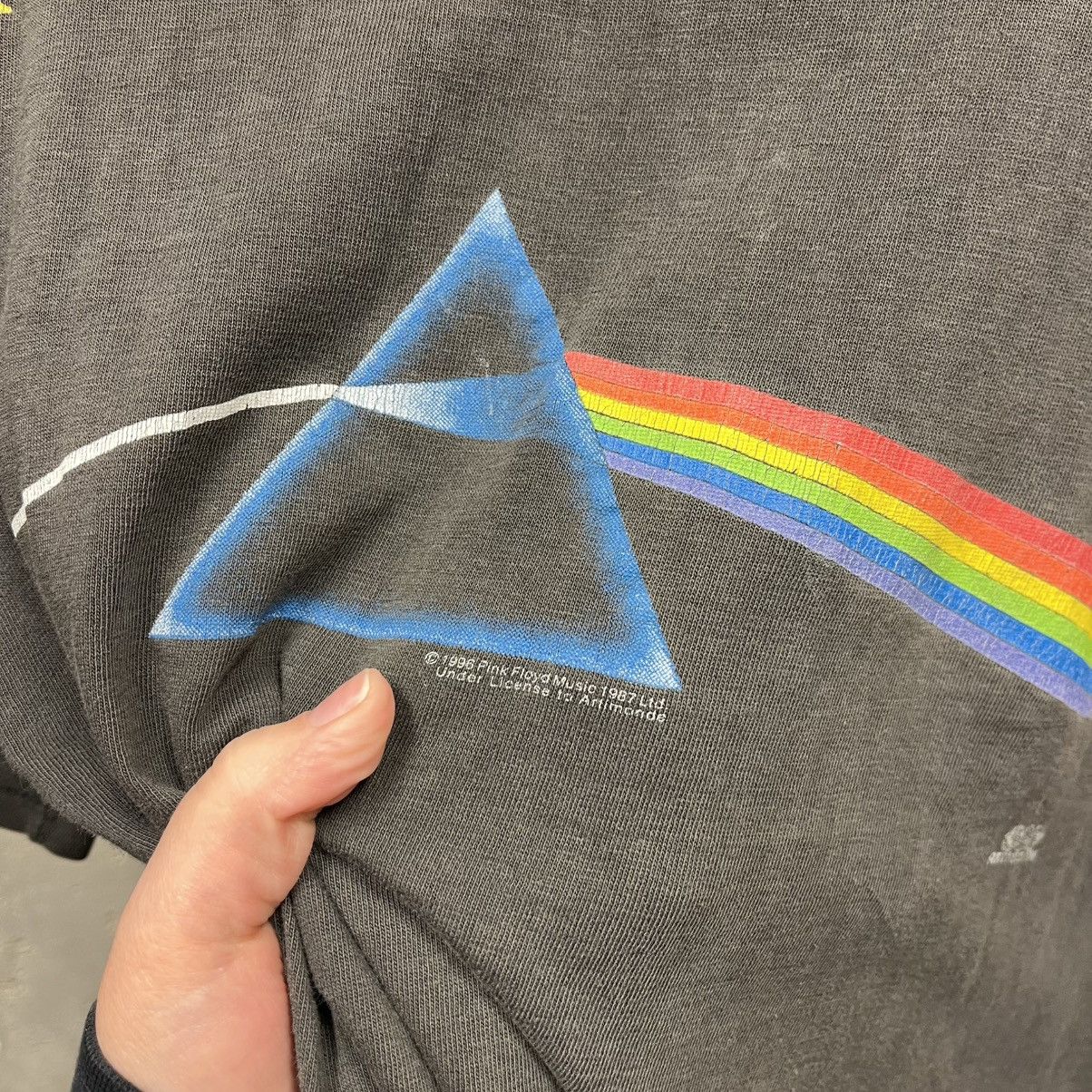 Vintage Vintage 1996 Pink Floyd Dark Side Of The Moon Artimonde Tee Size US XL / EU 56 / 4 - 4 Thumbnail