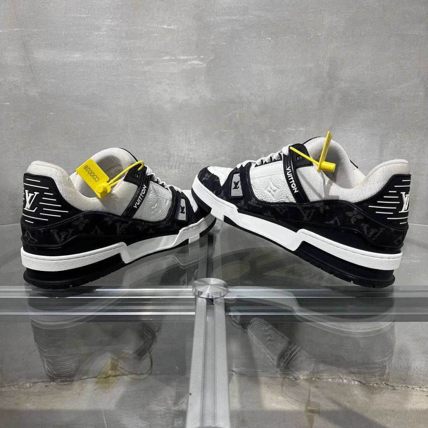 Louis Vuitton LV Trainer Black/White Denim UK9 43 Size US 10 / EU 43 - 5 Thumbnail