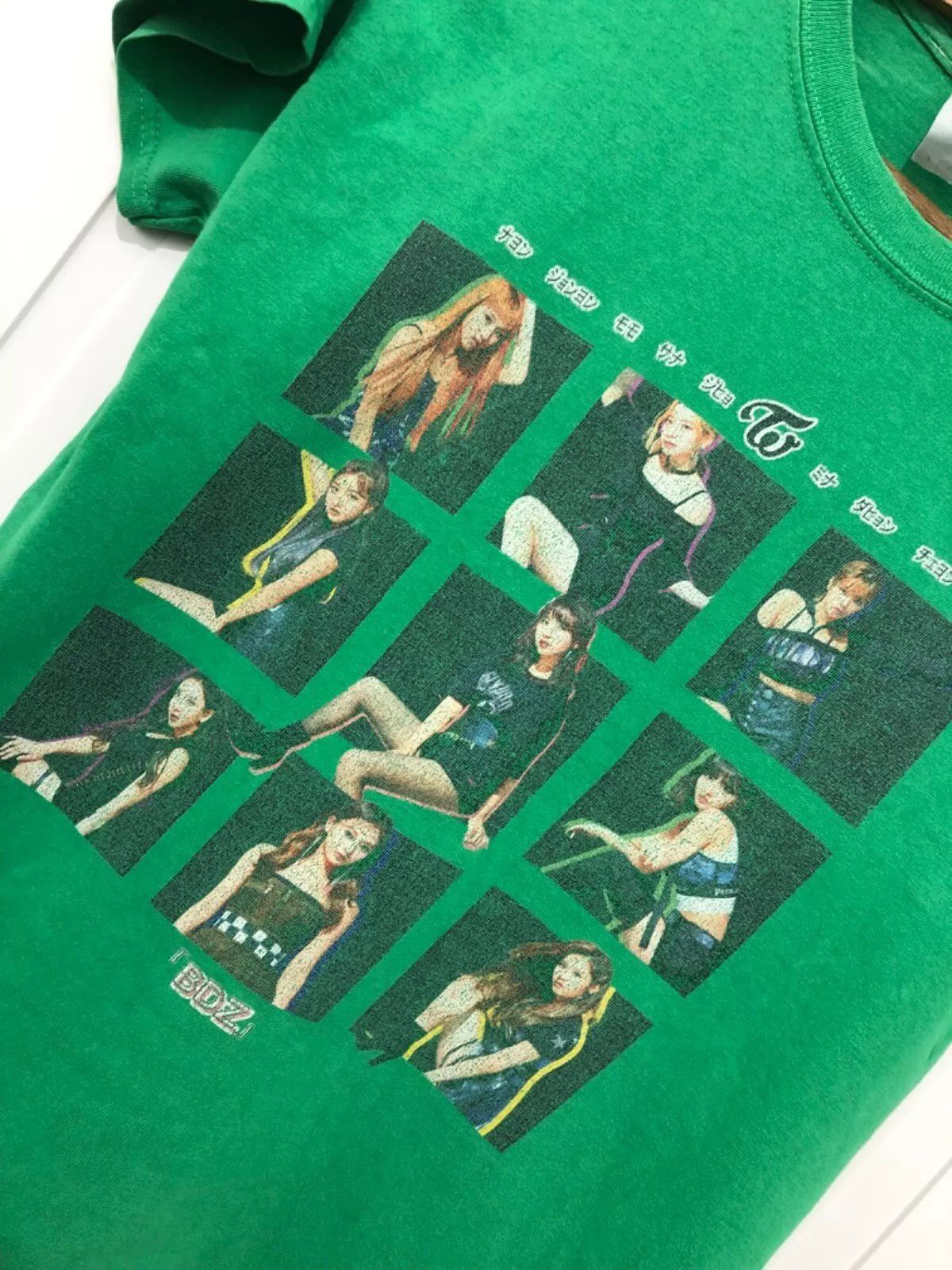 Gildan Japanese Asian Girls Vintage T-shirt Size US S / EU 44-46 / 1 - 3 Thumbnail