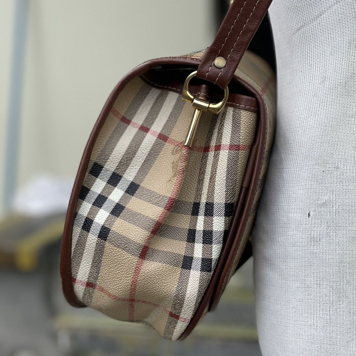 Burberry × Leather × Vintage 🔥 Vintage Burberry Nova Check Hayamarket Crossbody Size ONE SIZE - 6 Thumbnail