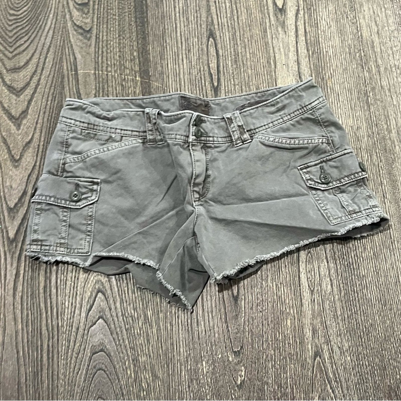 American Eagle Outfitters American Eagle Ouftitters Shorts Shortie Frayed Hem Size 2 Size 26" / US 2 / IT 38 - 1 Thumbnail