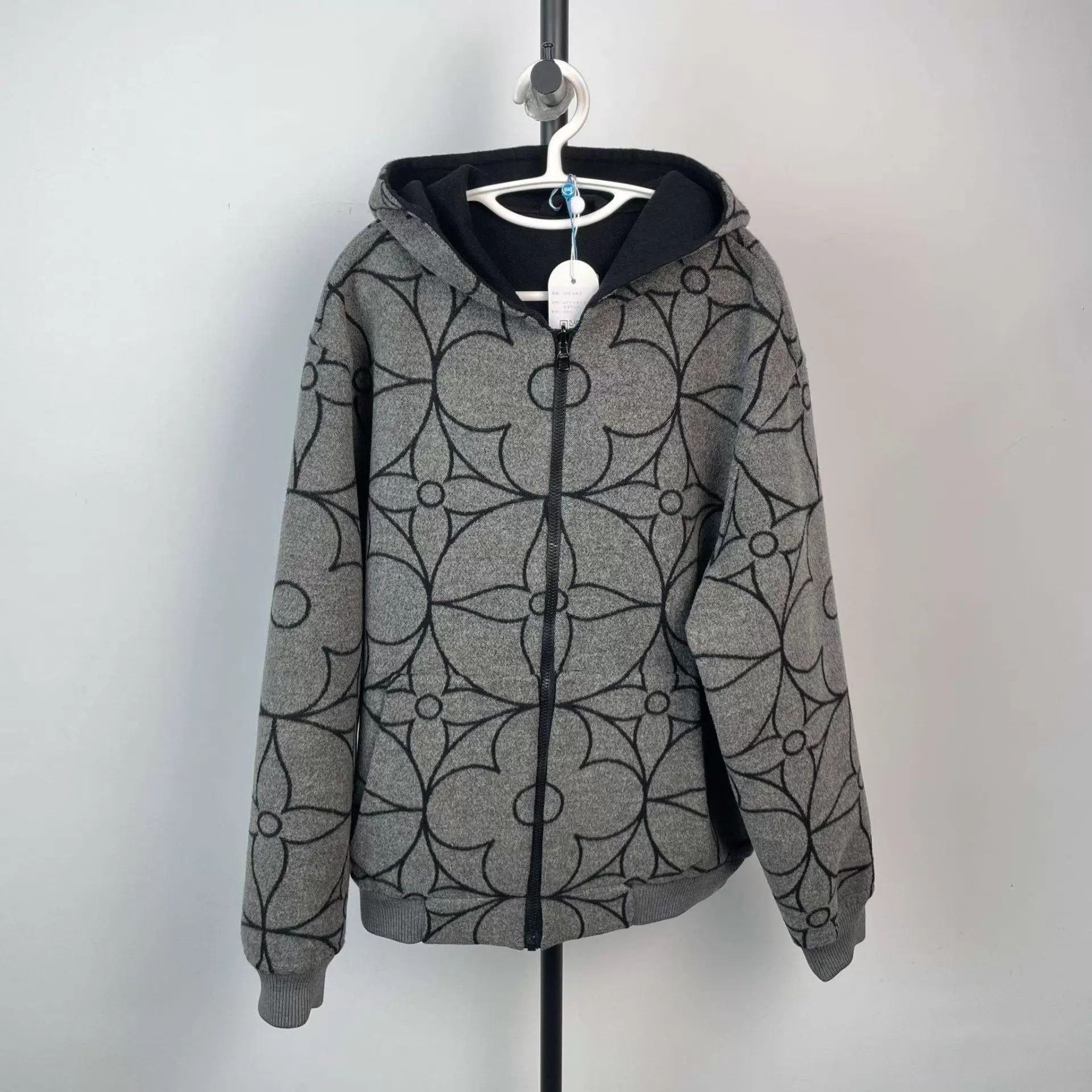 Louis Vuitton LV Wool Double-Faced Colorblock Gray Black Coat Size 52 Size US L / EU 52-54 / 3 - 1 Thumbnail