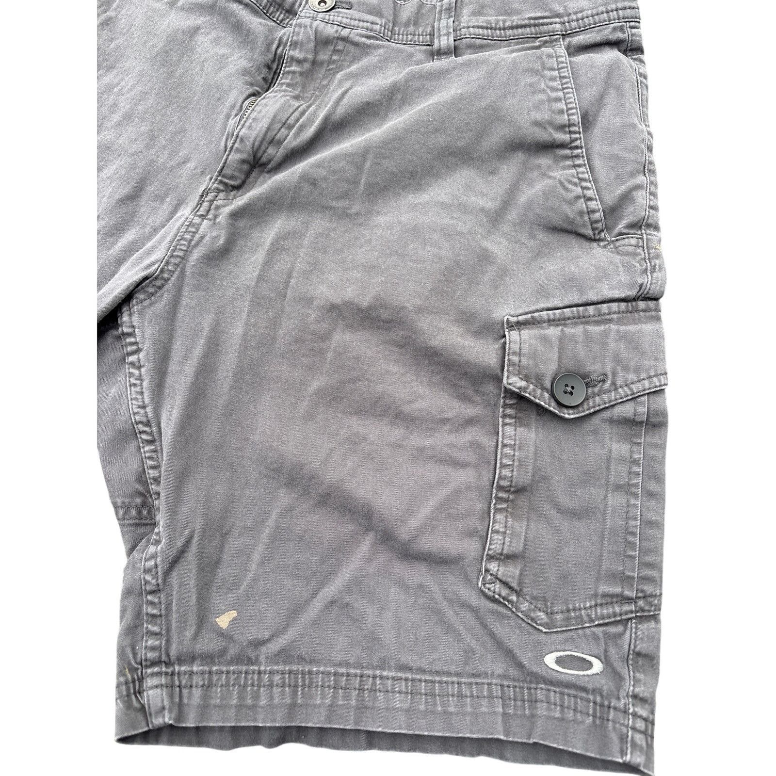 Oakley Oakley cargo shorts Grey regular fit 36 y2k grunge paint Size US 36 / EU 52 - 2 Thumbnail