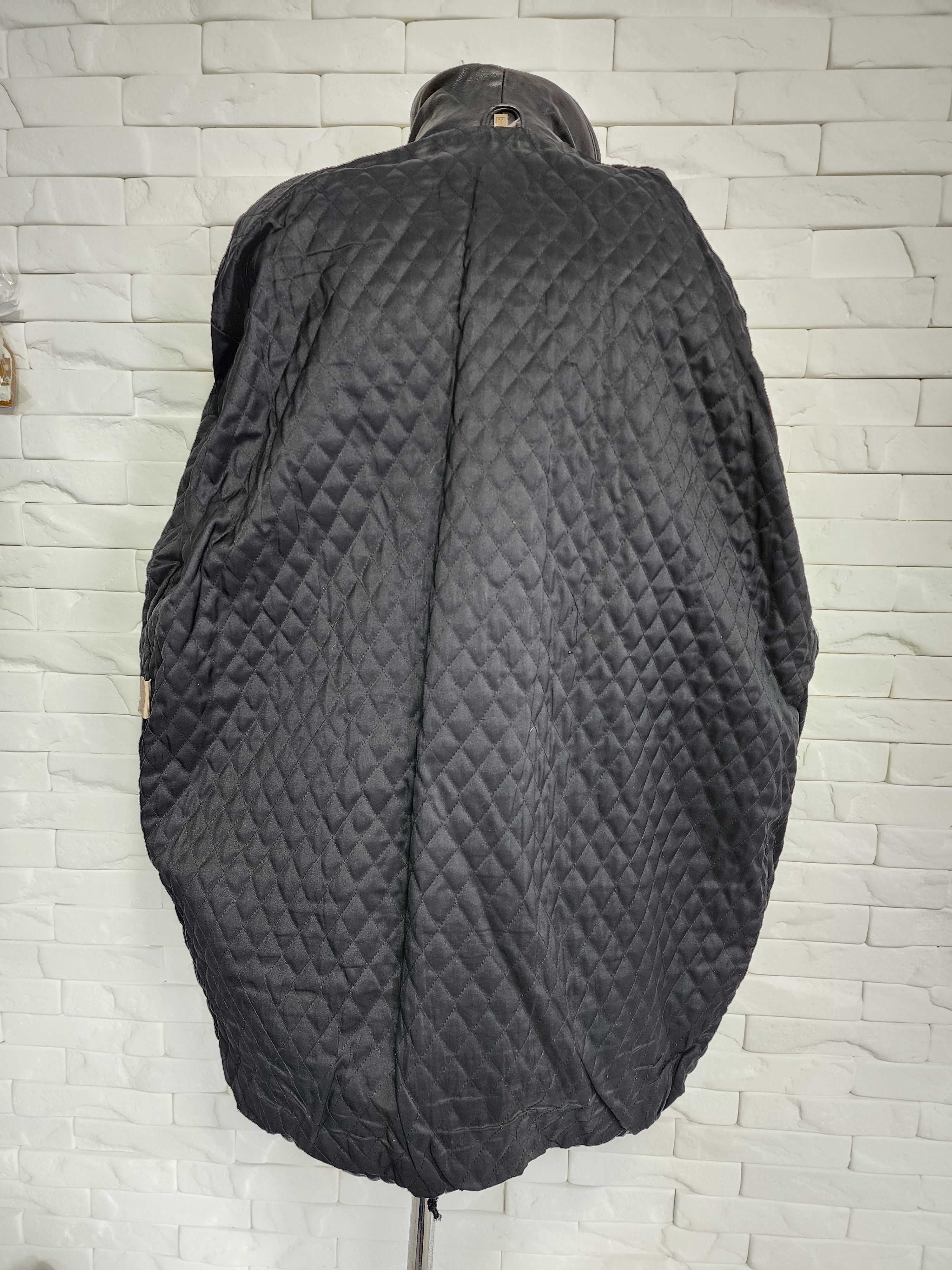 Other Black Leather Jacket: Women's Zippered Leather Coat Size XXL / US 16-18 / IT 52-54 - 7 Thumbnail