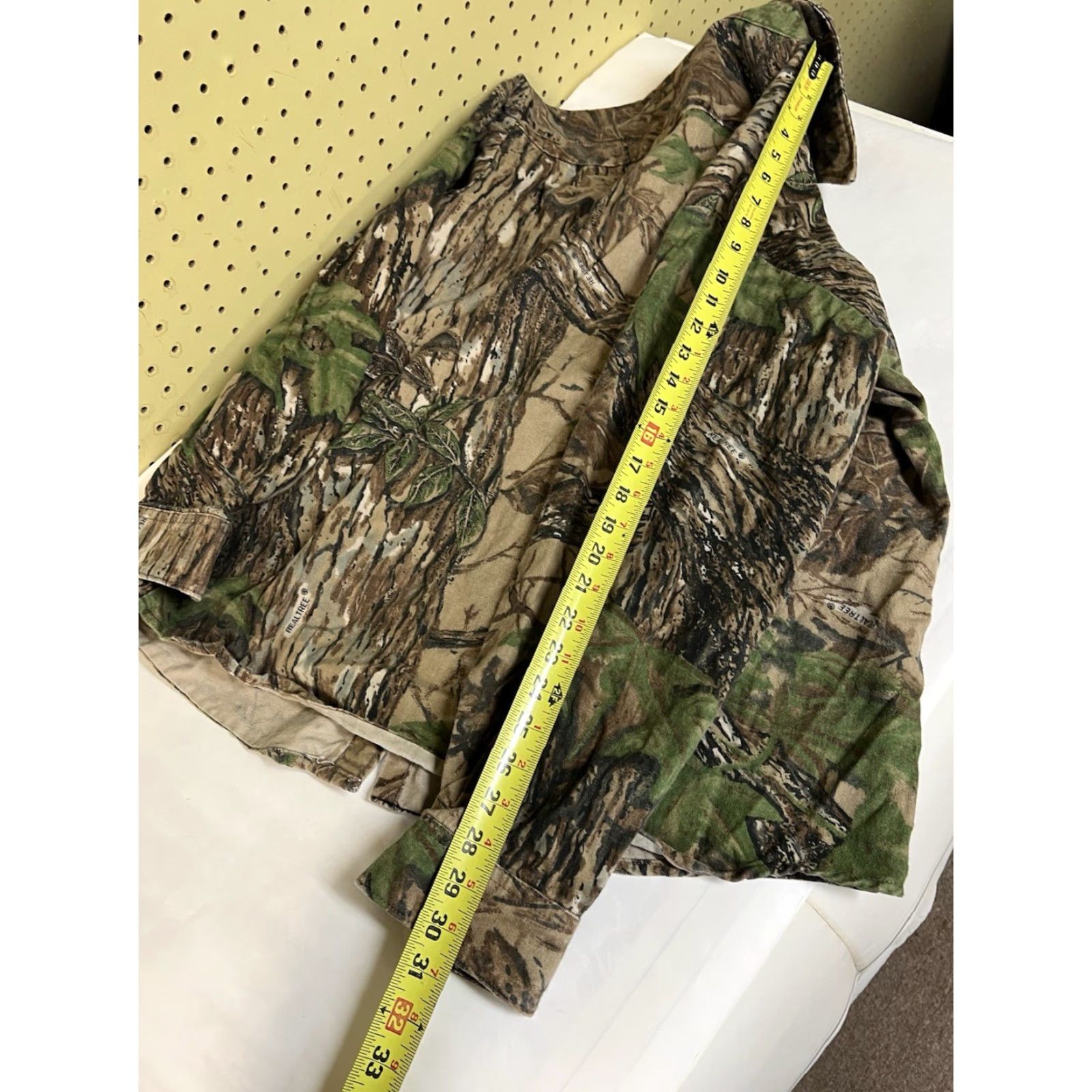 Realtree VINTAGE Realtree Shirt Mens LT Big & Tall Button-Up Camouflage Pockets Long Sleeve Collared Button-Down Size US L / EU 52-54 / 3 - 7 Thumbnail