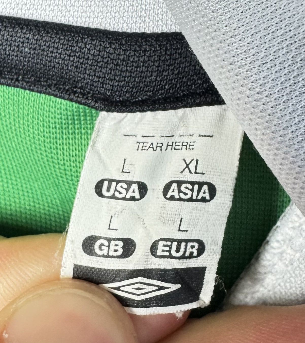 Umbro Celtic 2004 2006 Home Football Shirt Soccer Jersey Umbro Size US L / EU 52-54 / 3 - 12 Thumbnail